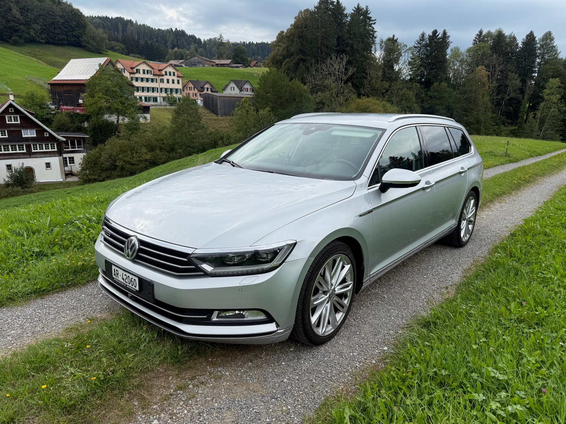 VW 2.0 TDI 240 SCR Highl. DSG 4m-image-0