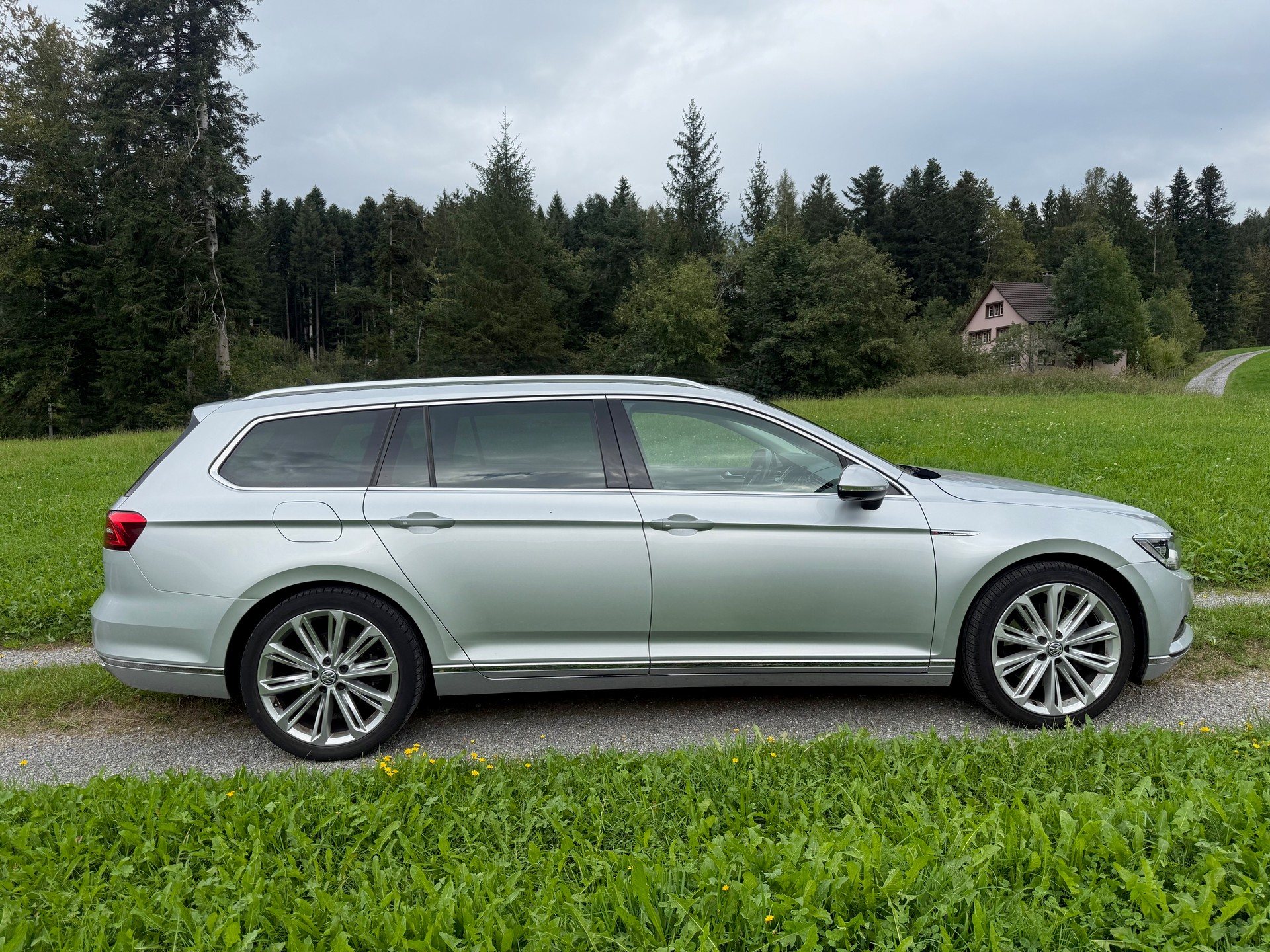 VW 2.0 TDI 240 SCR Highl. DSG 4m-image-1