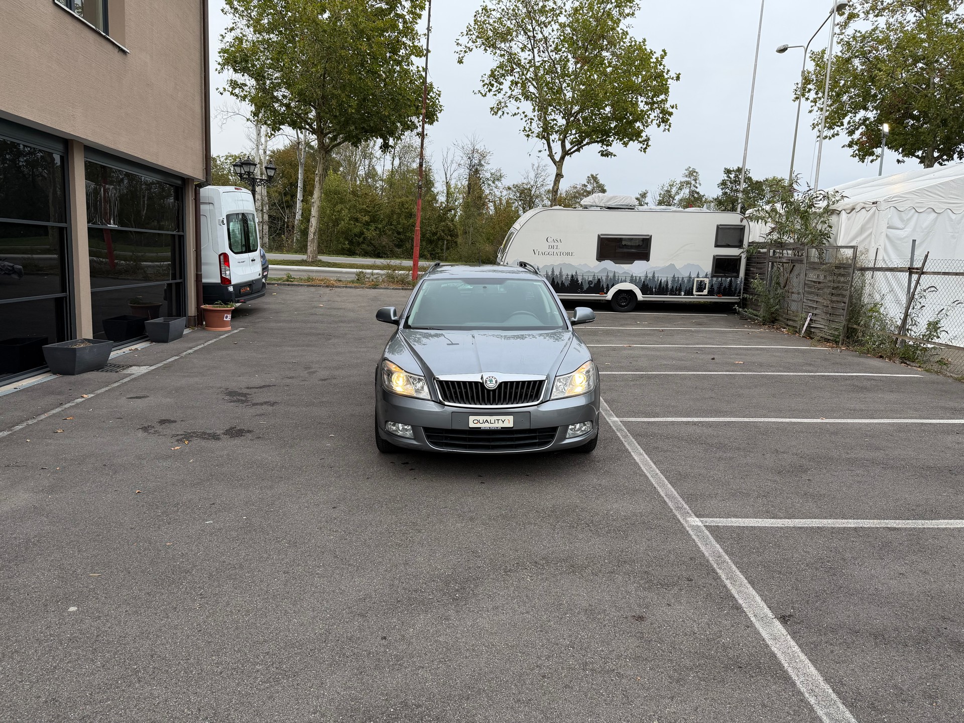 SKODA Octavia Combi 1.6 TDI Twenty20 4x4-image-2
