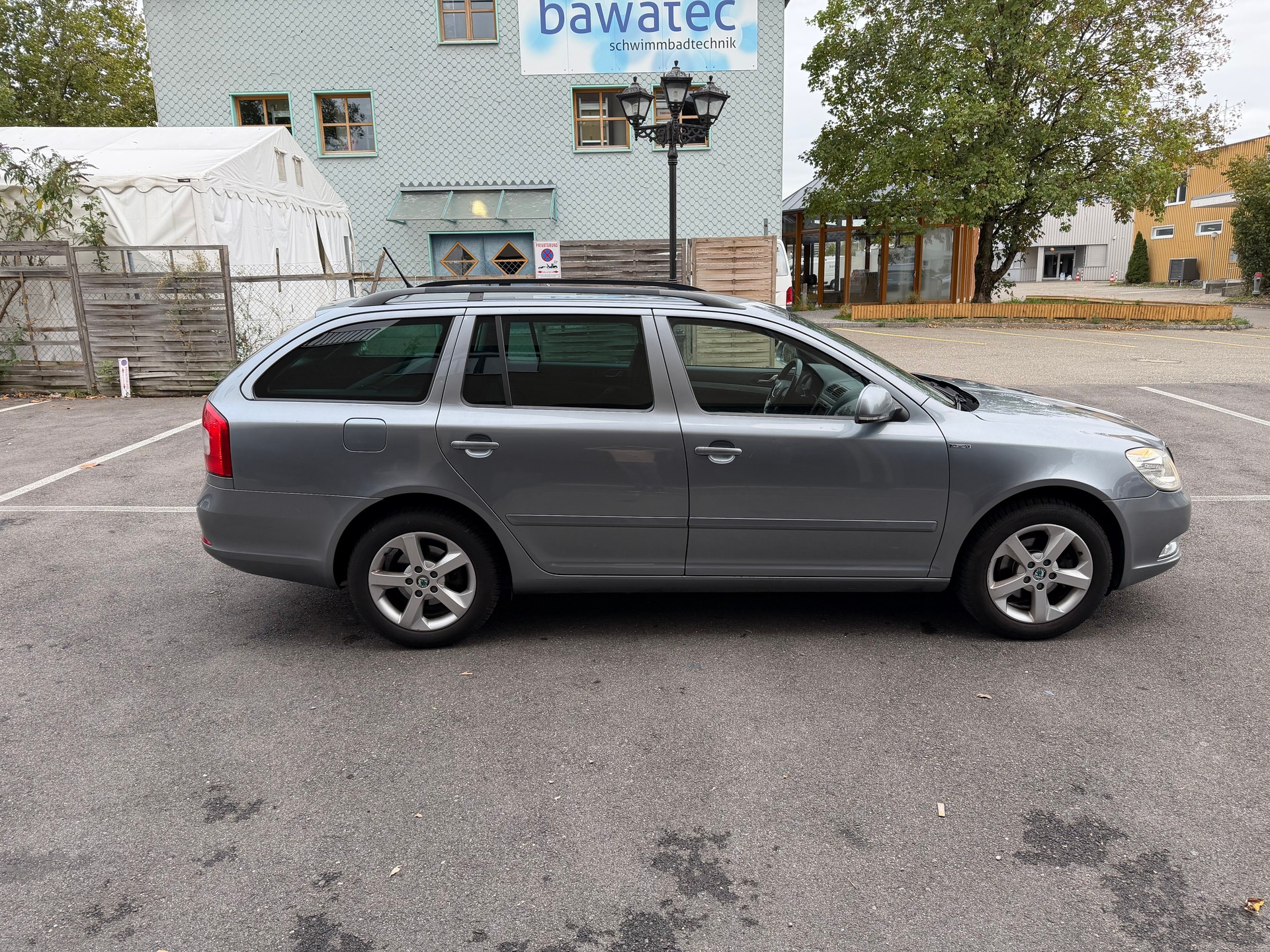 SKODA Octavia Combi 1.6 TDI Twenty20 4x4-image-4