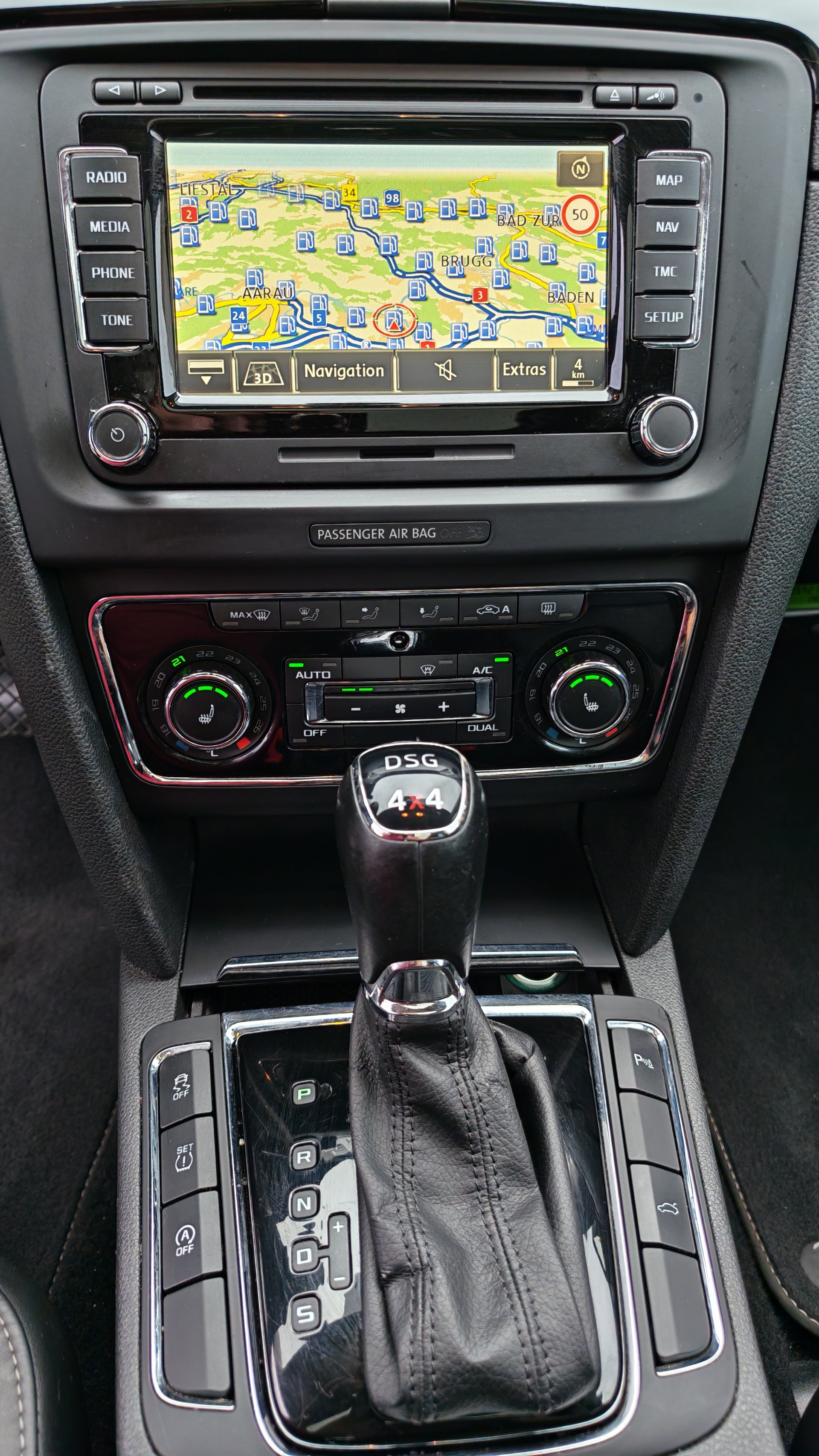 SKODA Superb Combi 2.0 TDi Laurin & Klement 4x4 DSG-image-7