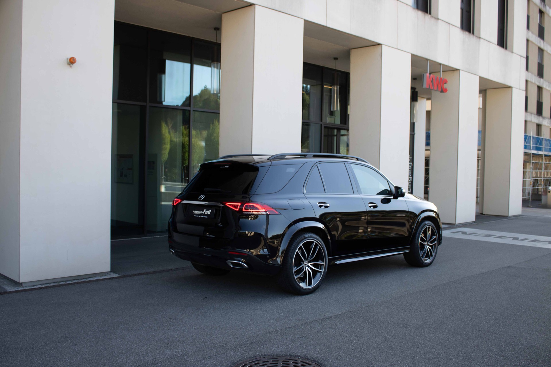 MERCEDES-BENZ GLE 300 d 4Matic AMG Line 9G-Tronic-image-6