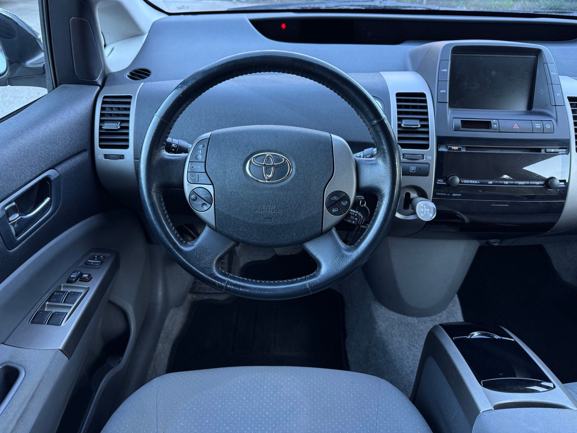 TOYOTA Prius 1.5 16V Hybrid-image-12