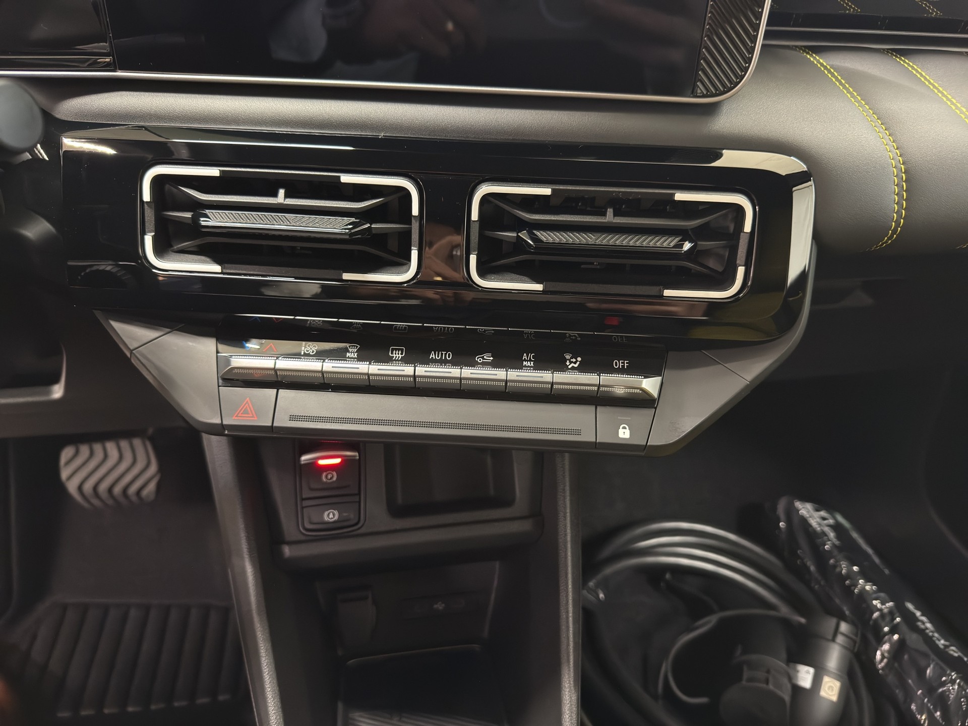 RENAULT R5 E-Tech Comfort Range 52 kWh Iconic Five-image-10