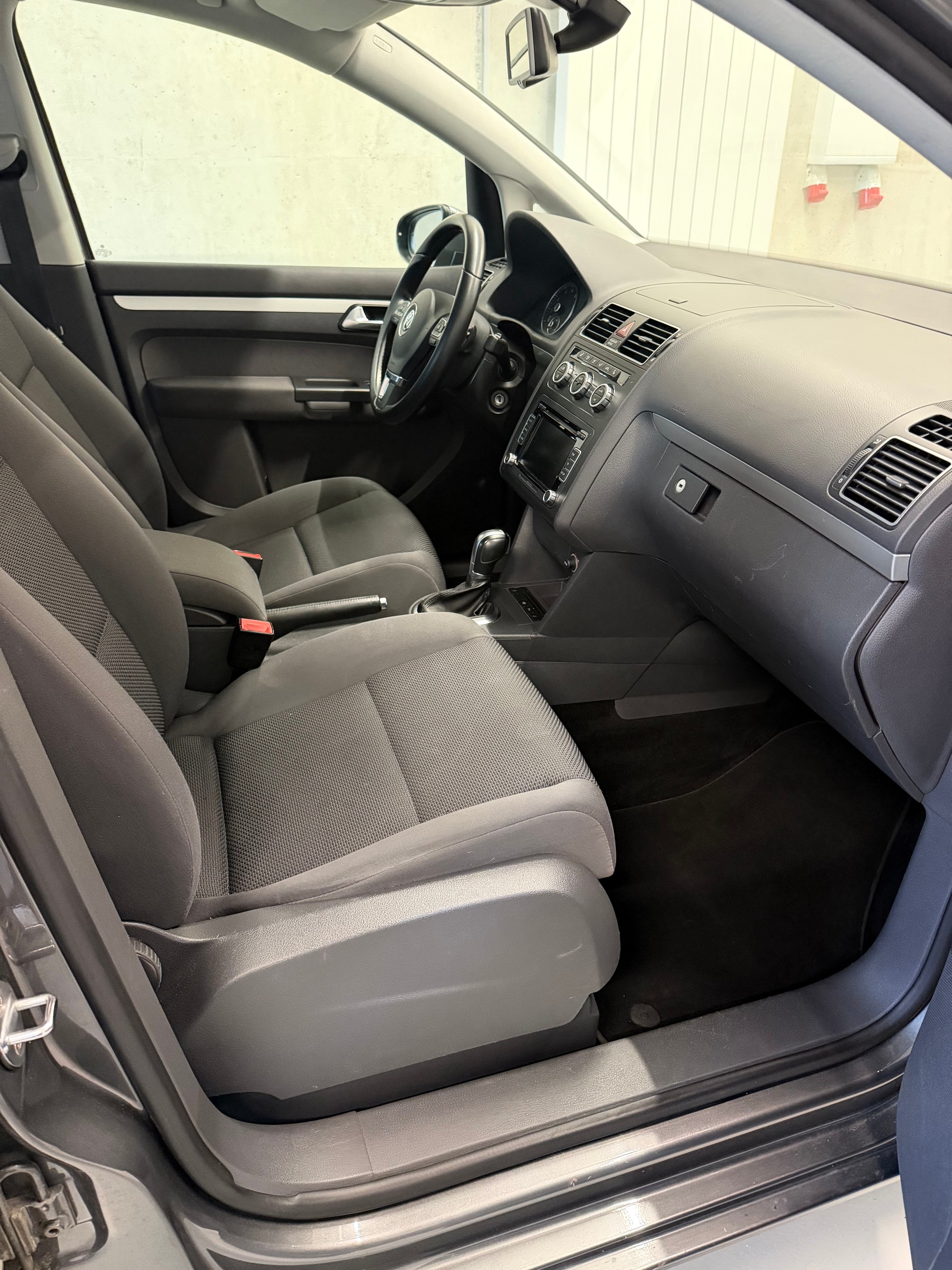 VW Touran 1.4 TSI Comfortline DSG 7-Sitzer-image-5