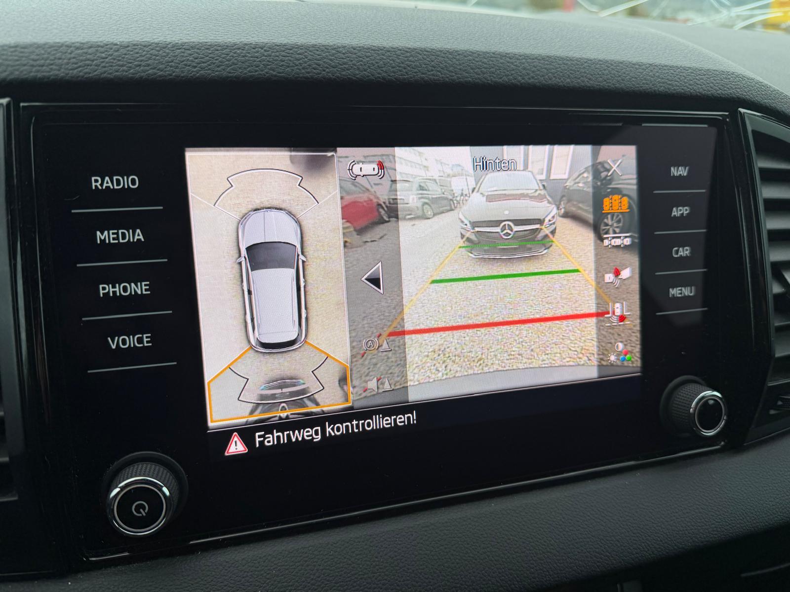 SKODA Karoq 2.0 TSI SportLine 4x4 DSG-image-10