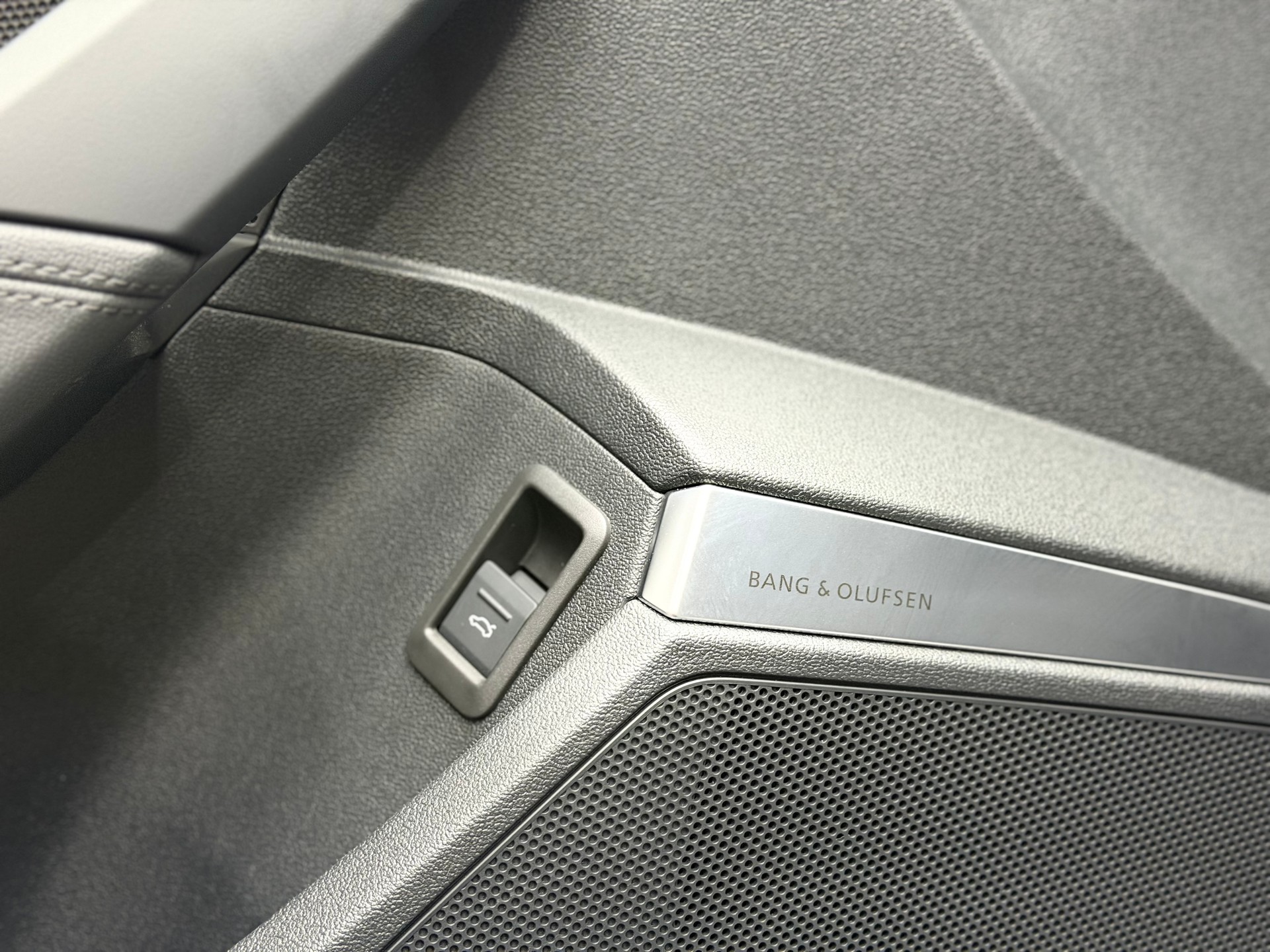 AUDI RS3 Limousine 2.5 TSI quattro S-tronic | CH-Auto aus 1. Hand | Bang & Olufsen Surround | Ambiente | CarPlay-image-11
