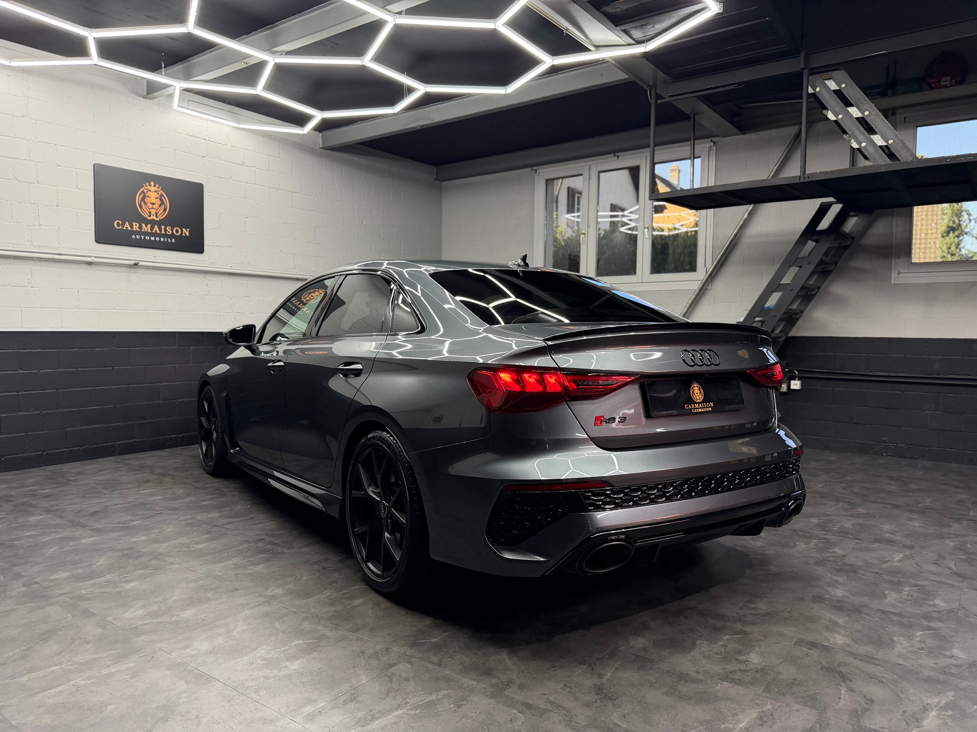 AUDI RS3 Limousine 2.5 TSI quattro S-tronic | CH-Auto aus 1. Hand | Bang & Olufsen Surround | Ambiente | CarPlay-image-5