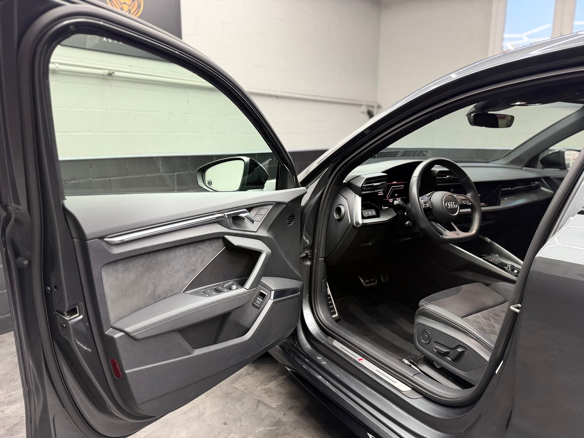 AUDI RS3 Limousine 2.5 TSI quattro S-tronic | CH-Auto aus 1. Hand | Bang & Olufsen Surround | Ambiente | CarPlay-image-10