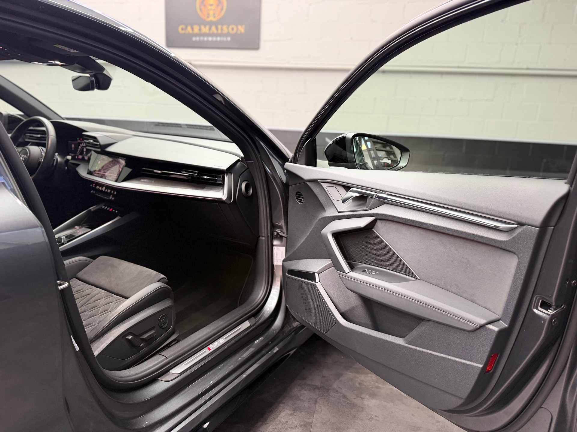 AUDI RS3 Limousine 2.5 TSI quattro S-tronic | CH-Auto aus 1. Hand | Bang & Olufsen Surround | Ambiente | CarPlay-image-18