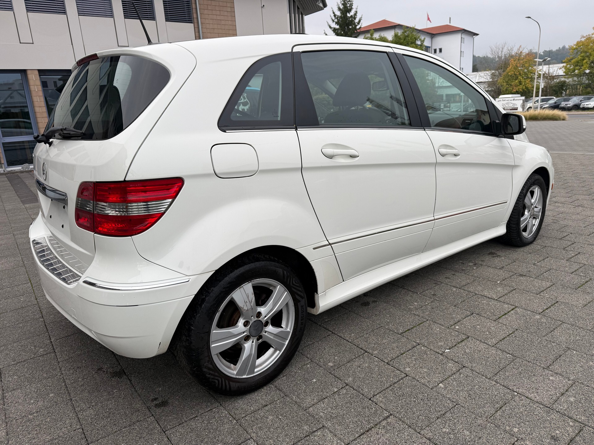 MERCEDES-BENZ B 200 Autotronic-image-5