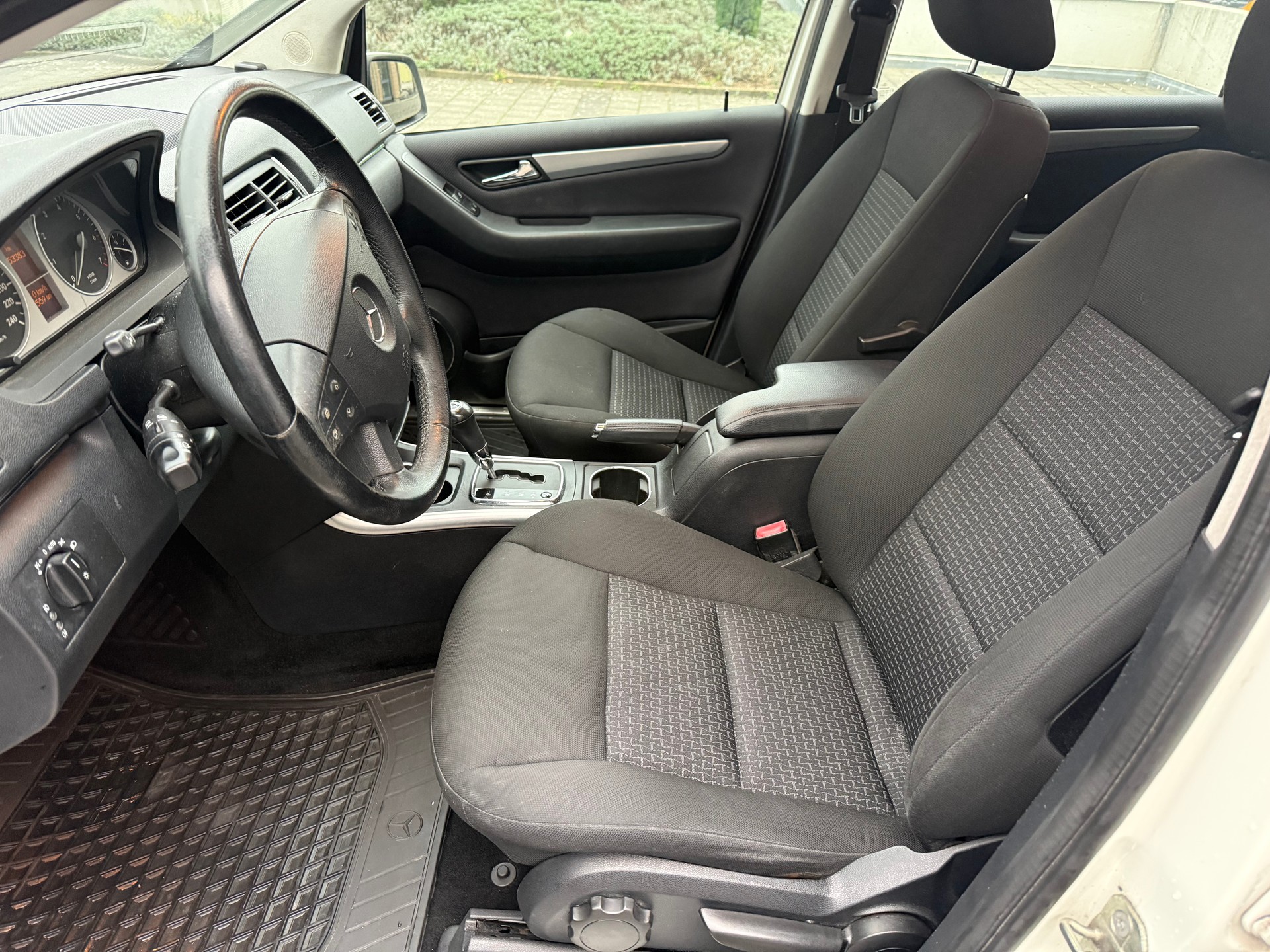 MERCEDES-BENZ B 200 Autotronic-image-9