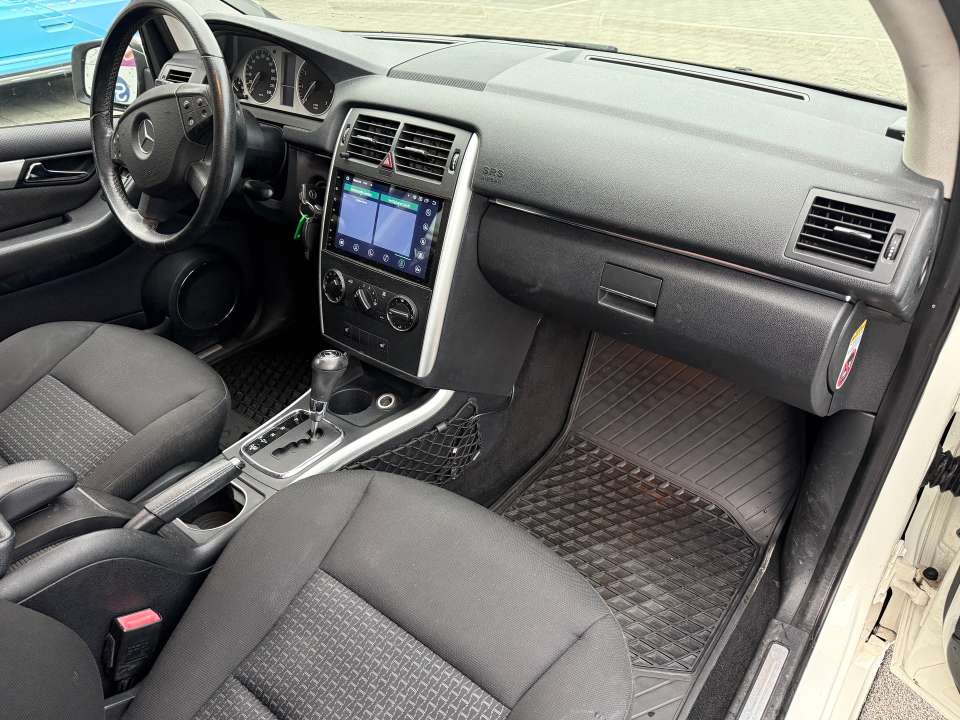 MERCEDES-BENZ B 200 Autotronic-image-8