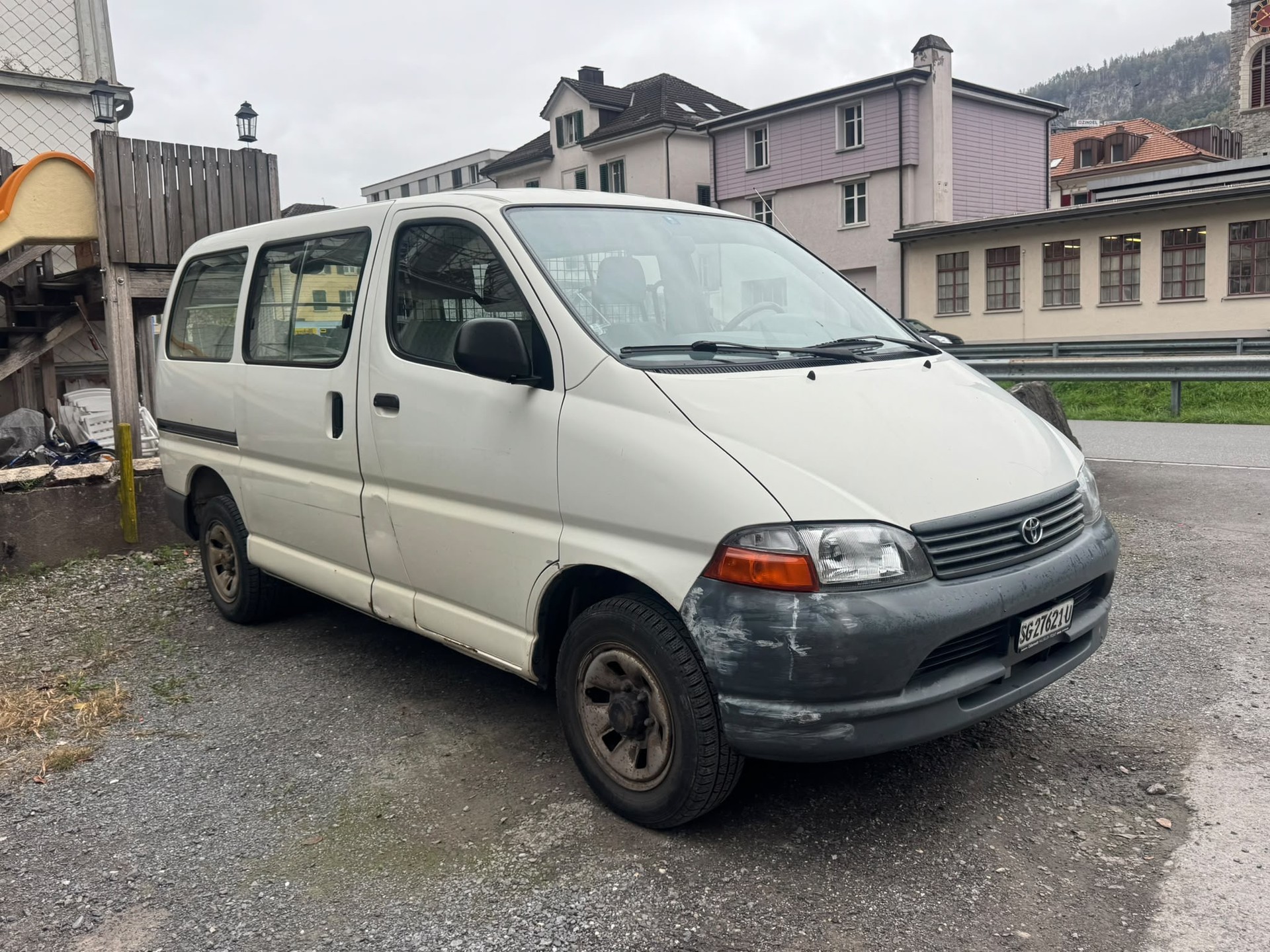 TOYOTA Hiace 2.7 Van 4x4-image-1