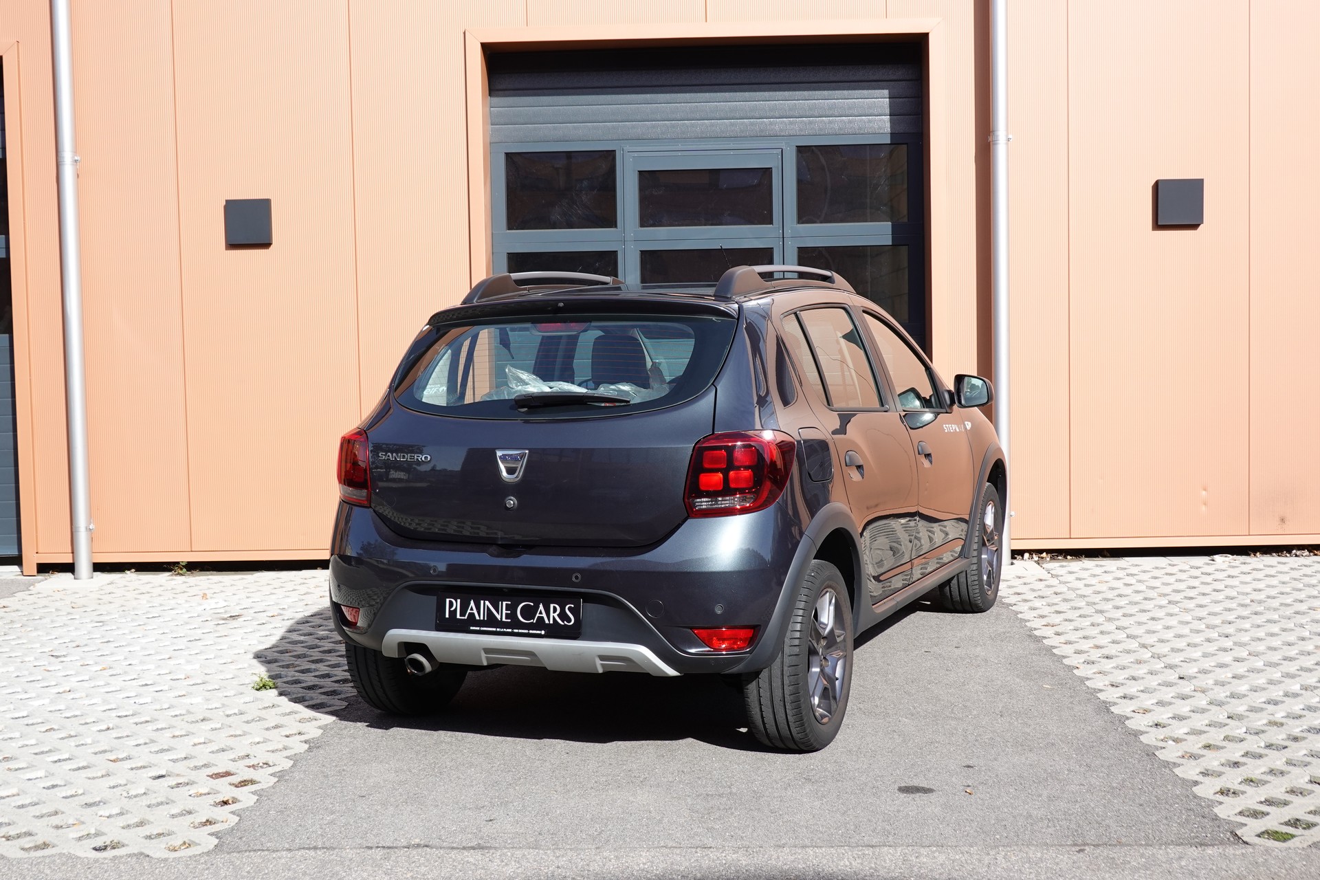 DACIA Sandero Tce 90 Stepway - "CH Auto * Tempomat * Camera de recul * GPS * 8 Roues"-image-7
