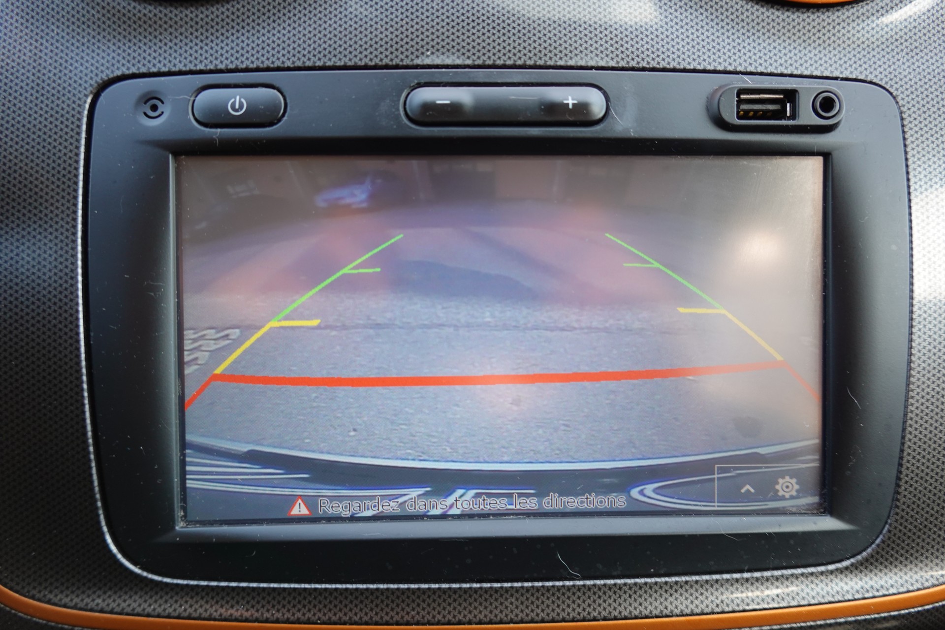 DACIA Sandero Tce 90 Stepway - "CH Auto * Tempomat * Camera de recul * GPS * 8 Roues"-image-16