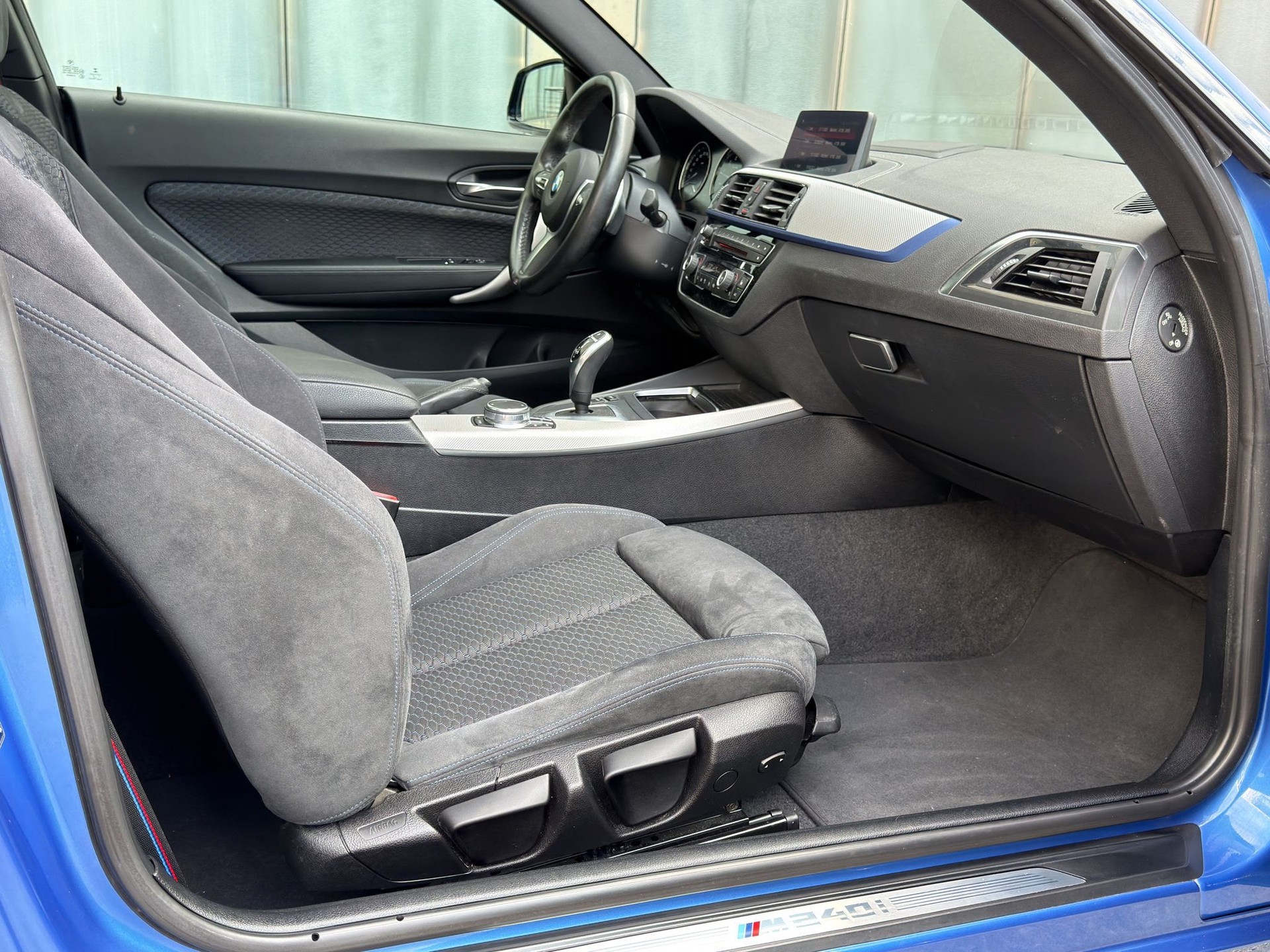 BMW M240i xDrive Steptronic-image-8