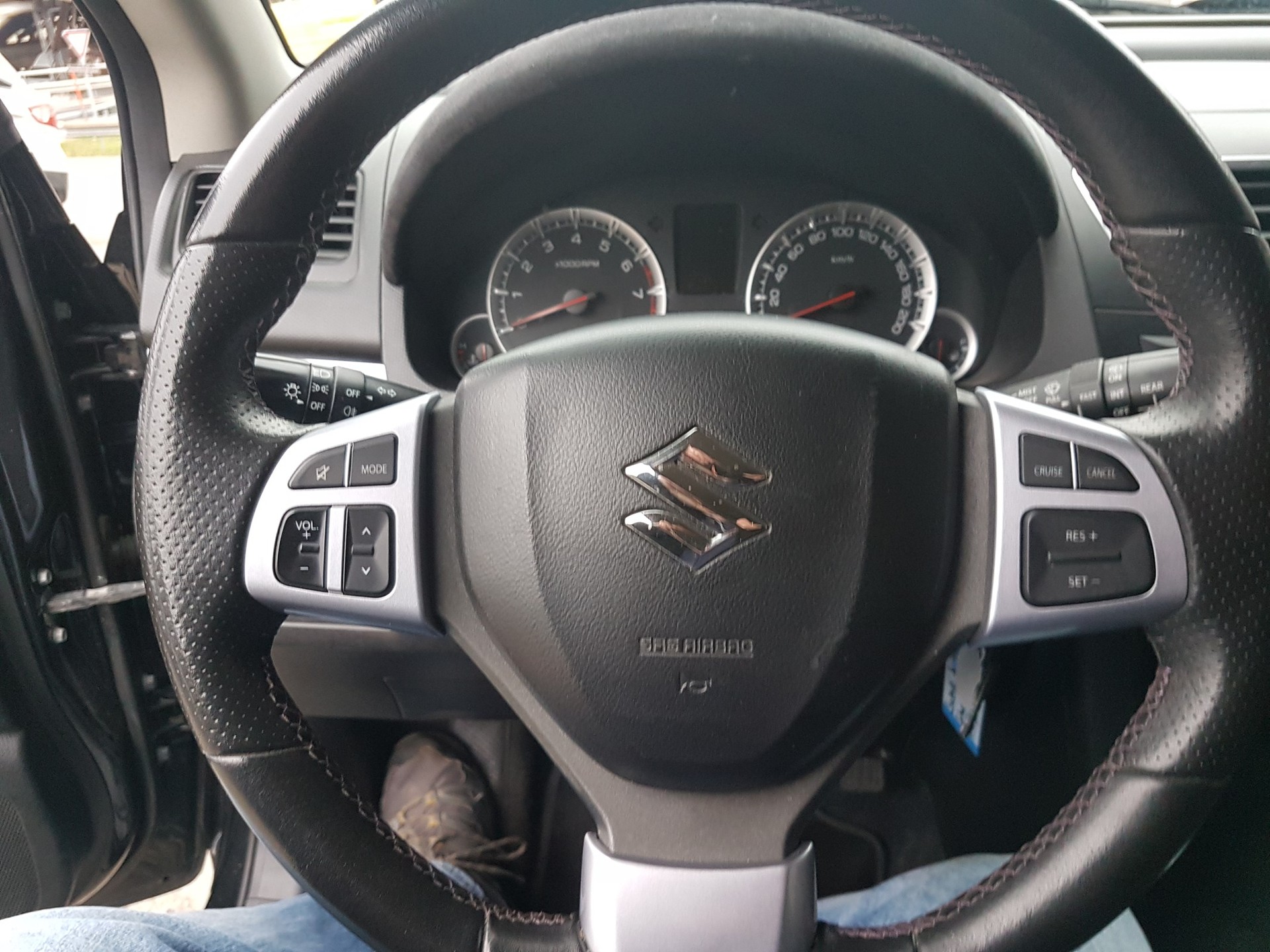 SUZUKI Swift 1.2i 16V Sergio Cellano 4x4-image-7
