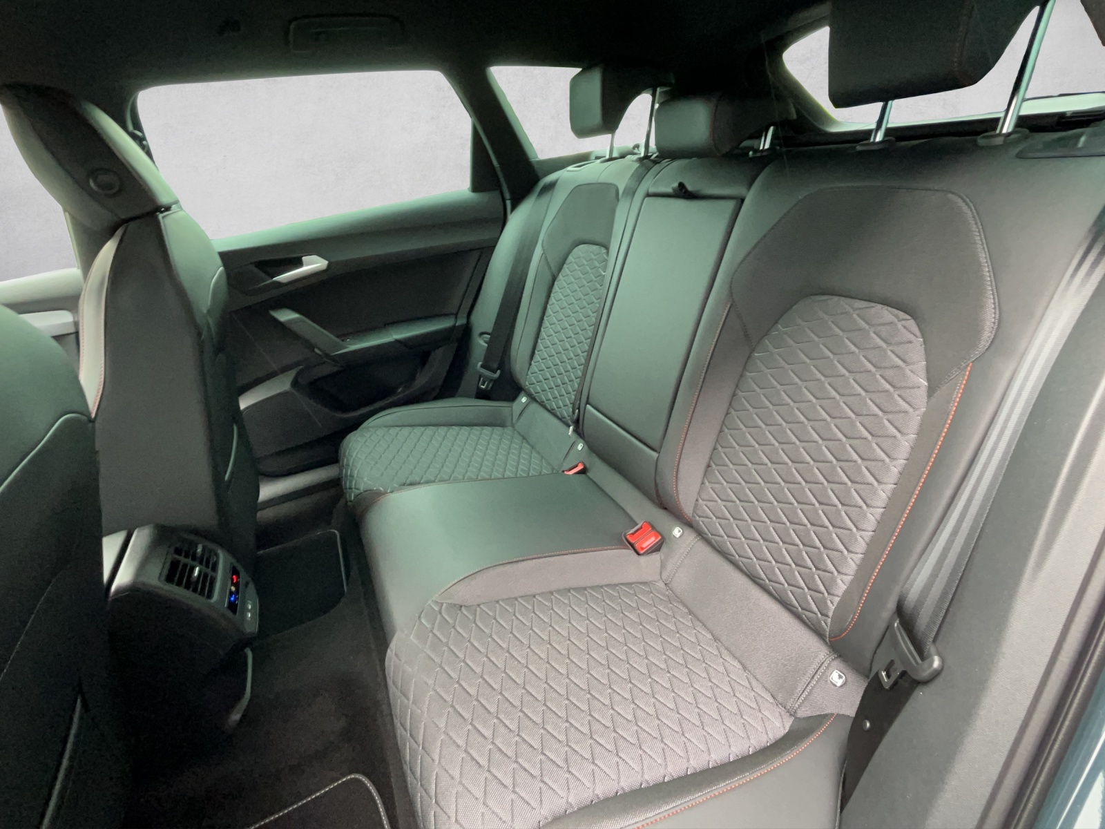 SEAT Leon ST 1.5 eTSI mHEV DSG Move FR-image-6