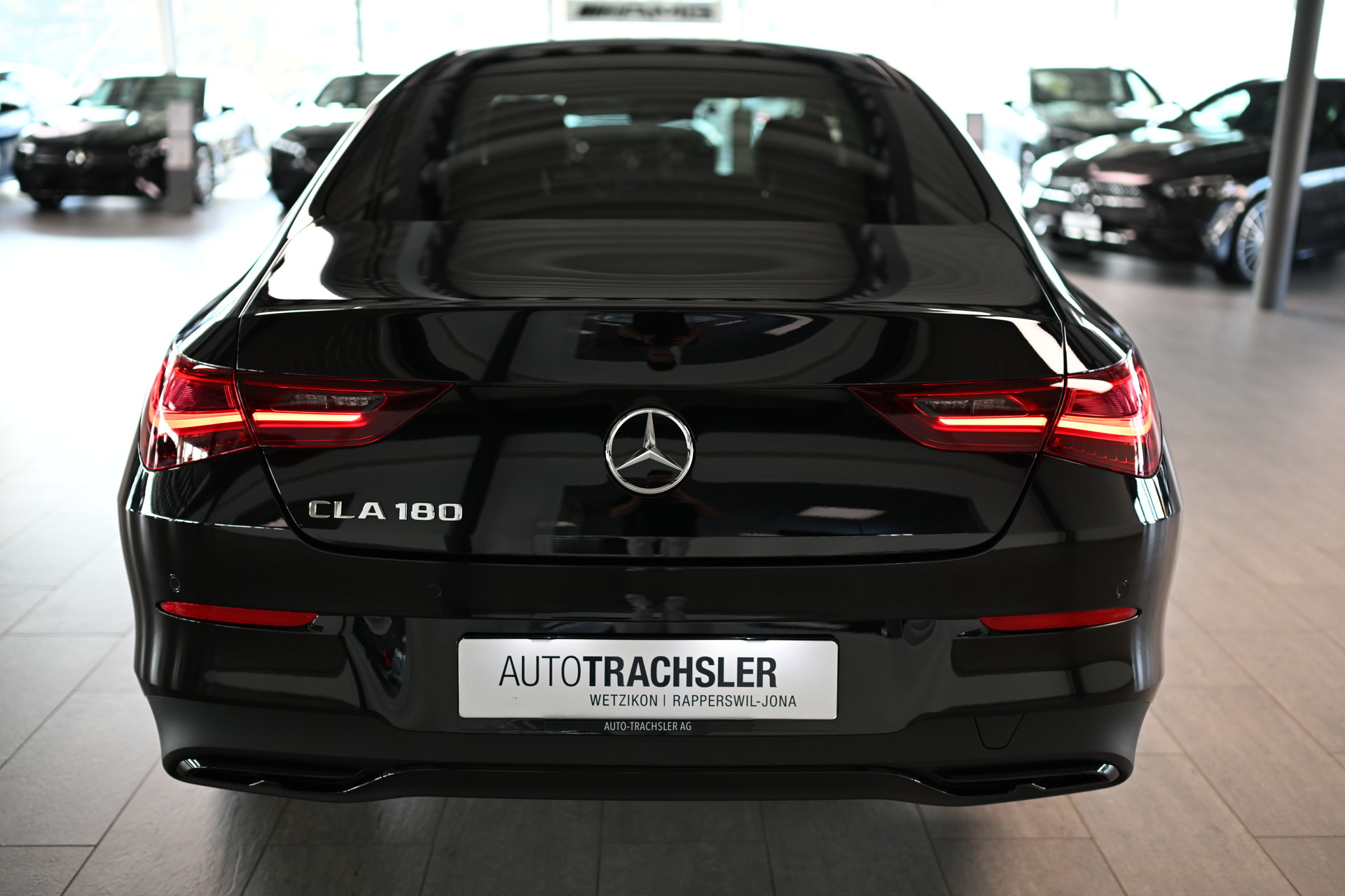 MERCEDES-BENZ CLA 180 Coupé 7G-DCT-image-4