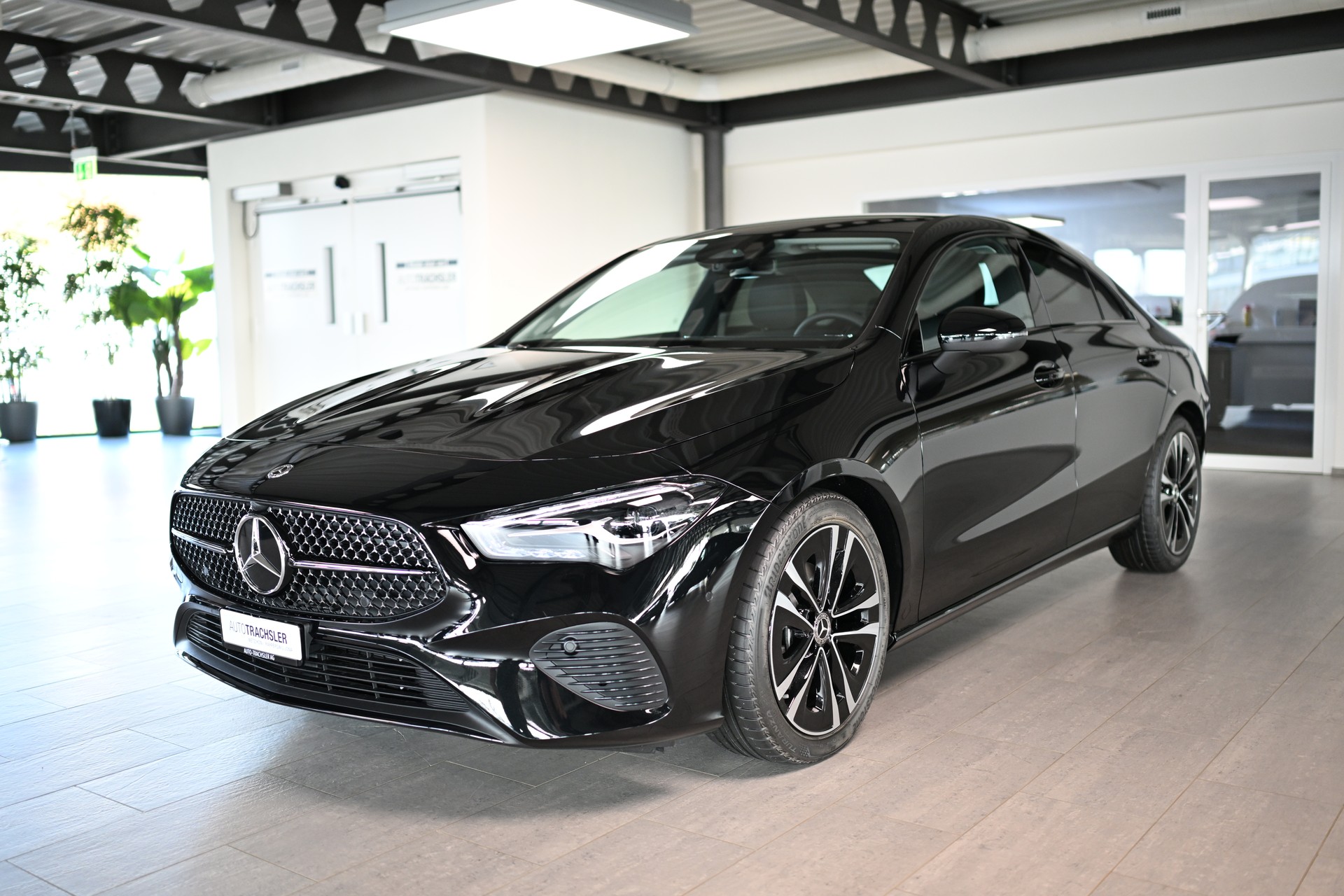 MERCEDES-BENZ CLA 180 Coupé 7G-DCT-image-2