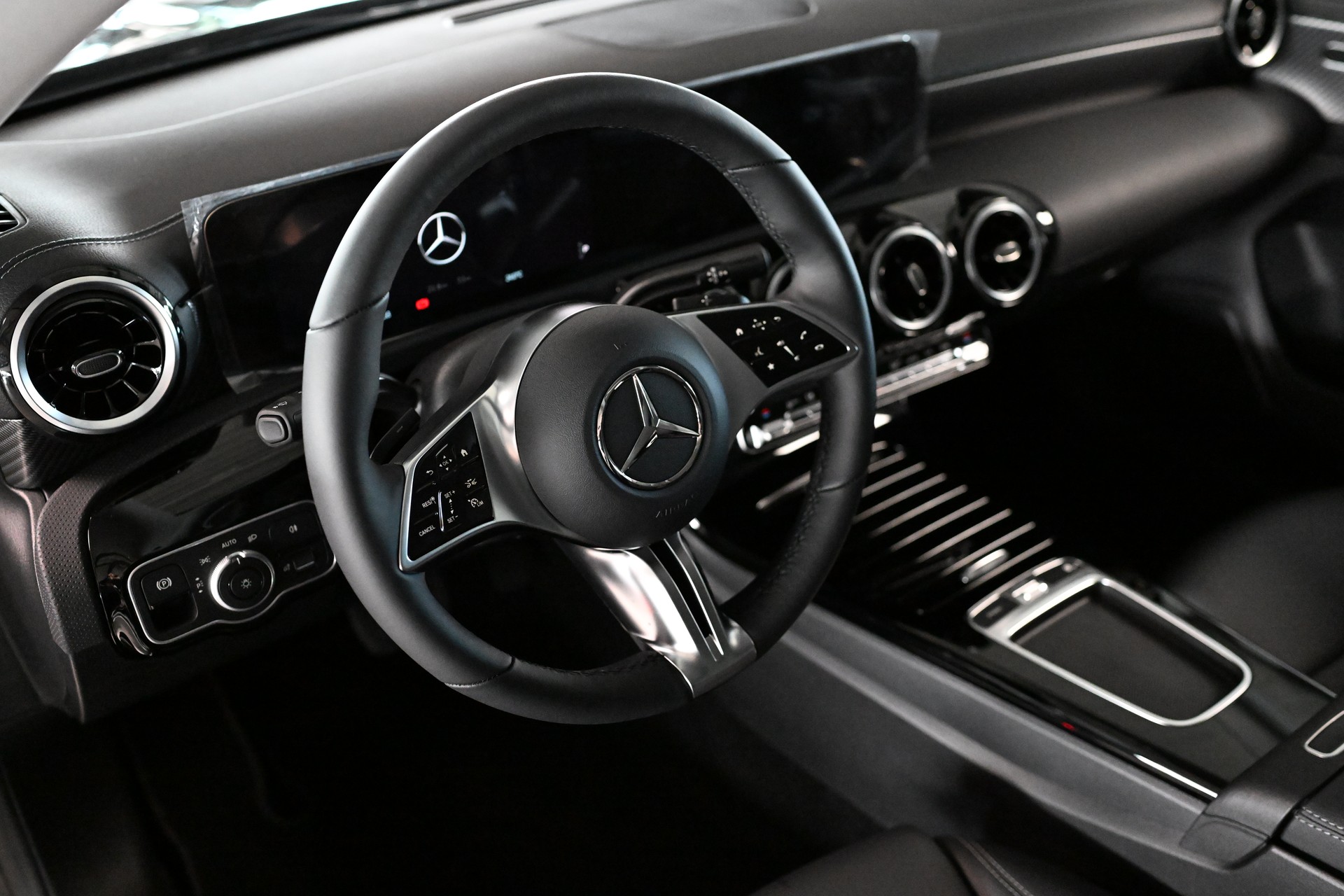 MERCEDES-BENZ CLA 180 Coupé 7G-DCT-image-6