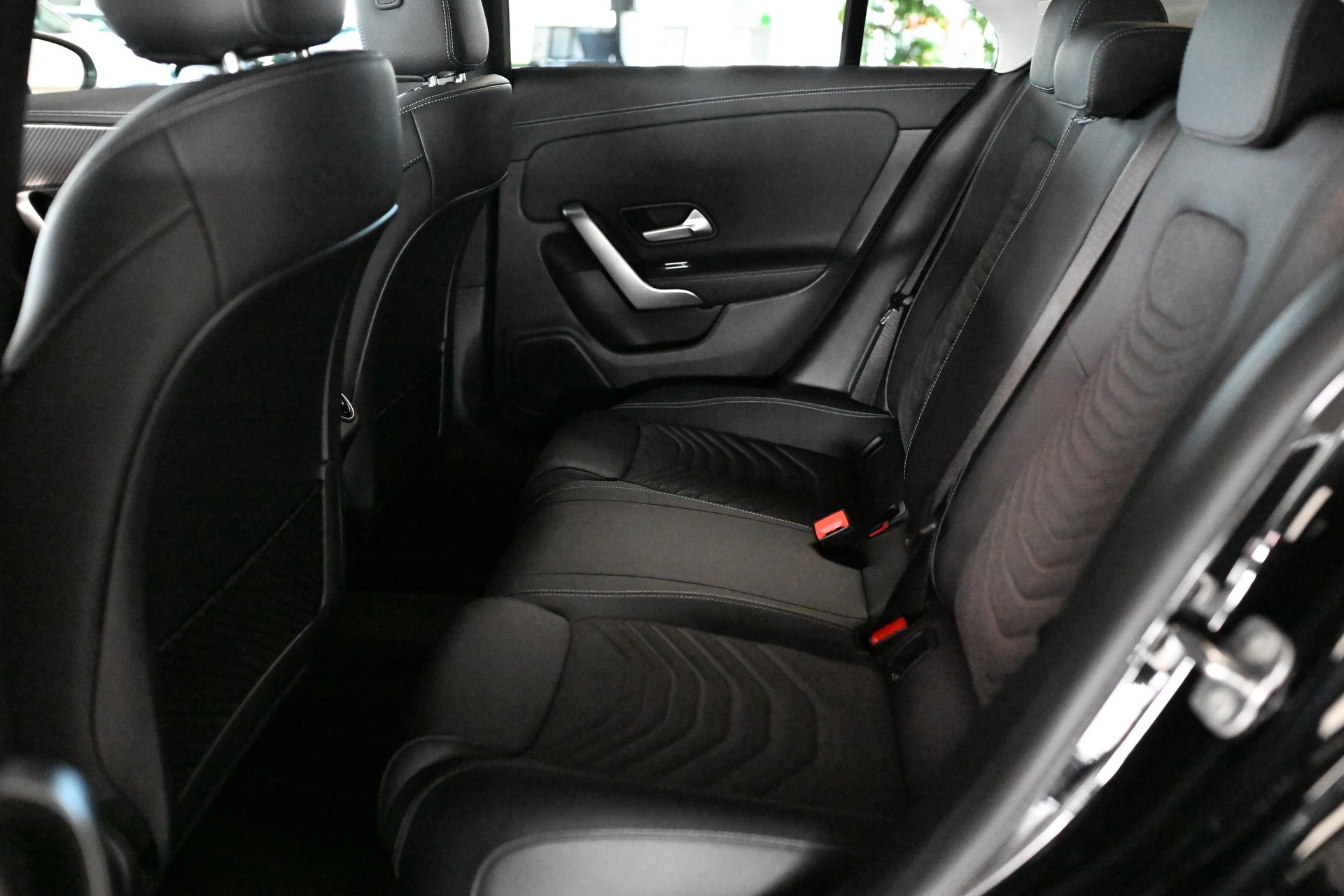 MERCEDES-BENZ CLA 180 Coupé 7G-DCT-image-8