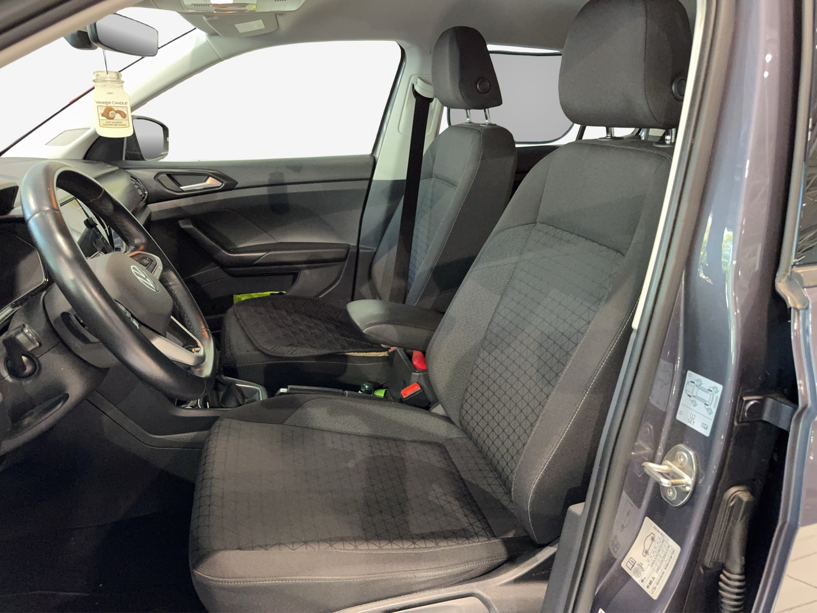 VW T-Cross 1.0 TSI Life Limited DSG-image-9