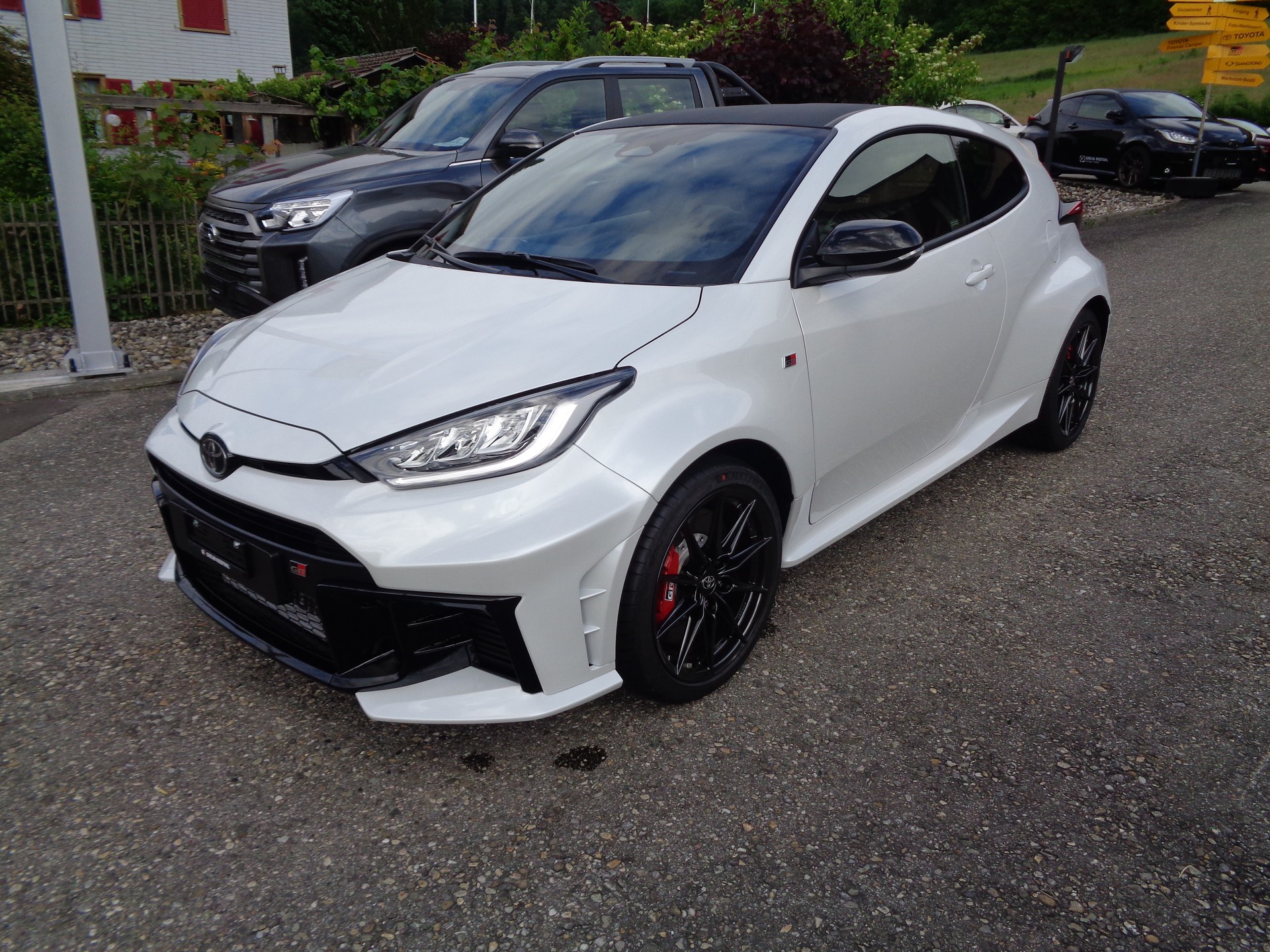 TOYOTA Yaris 1.6 GR Sport-showroom-element-1