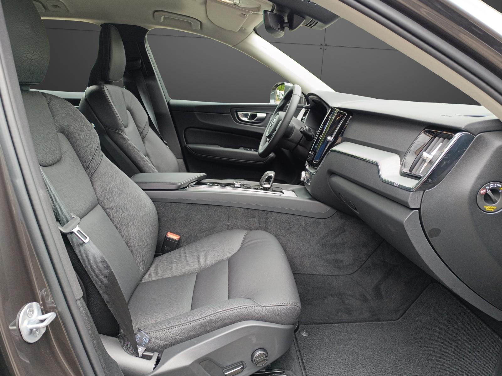VOLVO XC60 2.0 B4 MH Core AWD-image-13