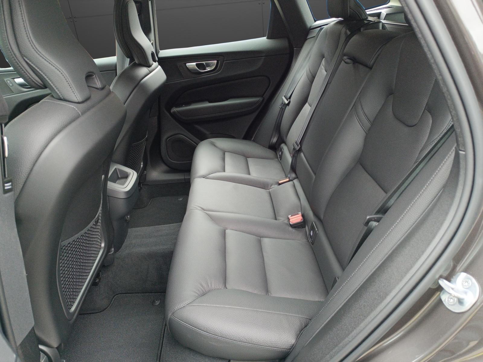 VOLVO XC60 2.0 B4 MH Core AWD-image-14