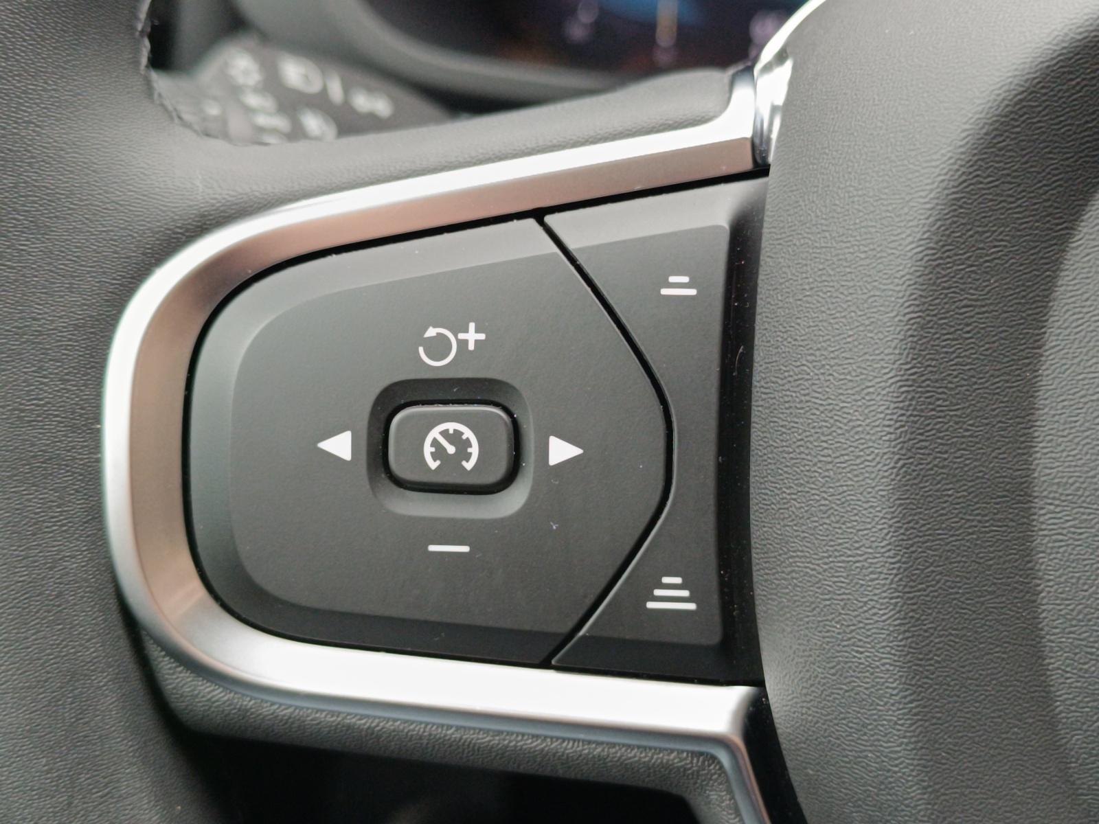 VOLVO XC60 2.0 B4 MH Core AWD-image-17