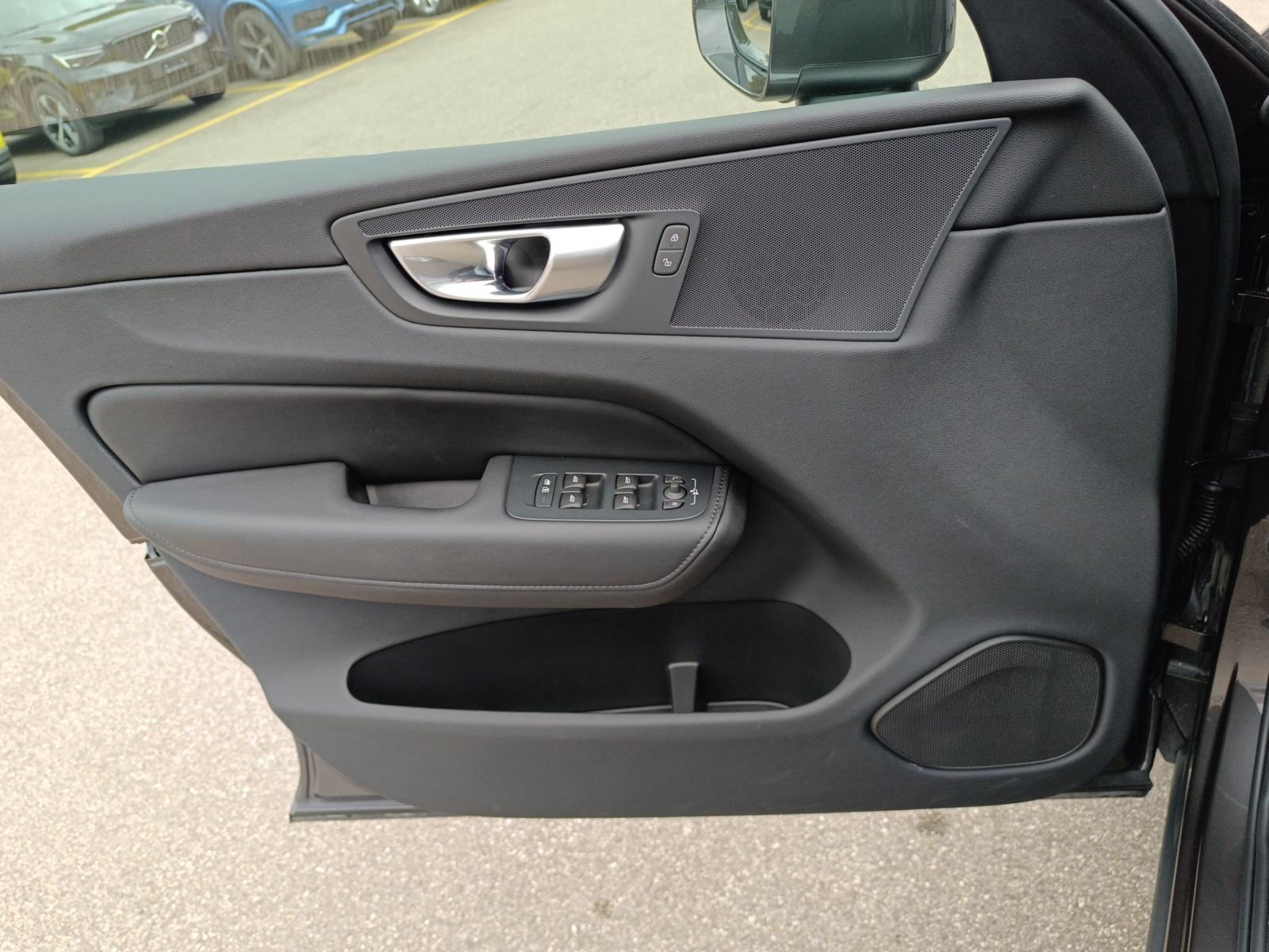 VOLVO XC60 2.0 B4 MH Core AWD-image-12