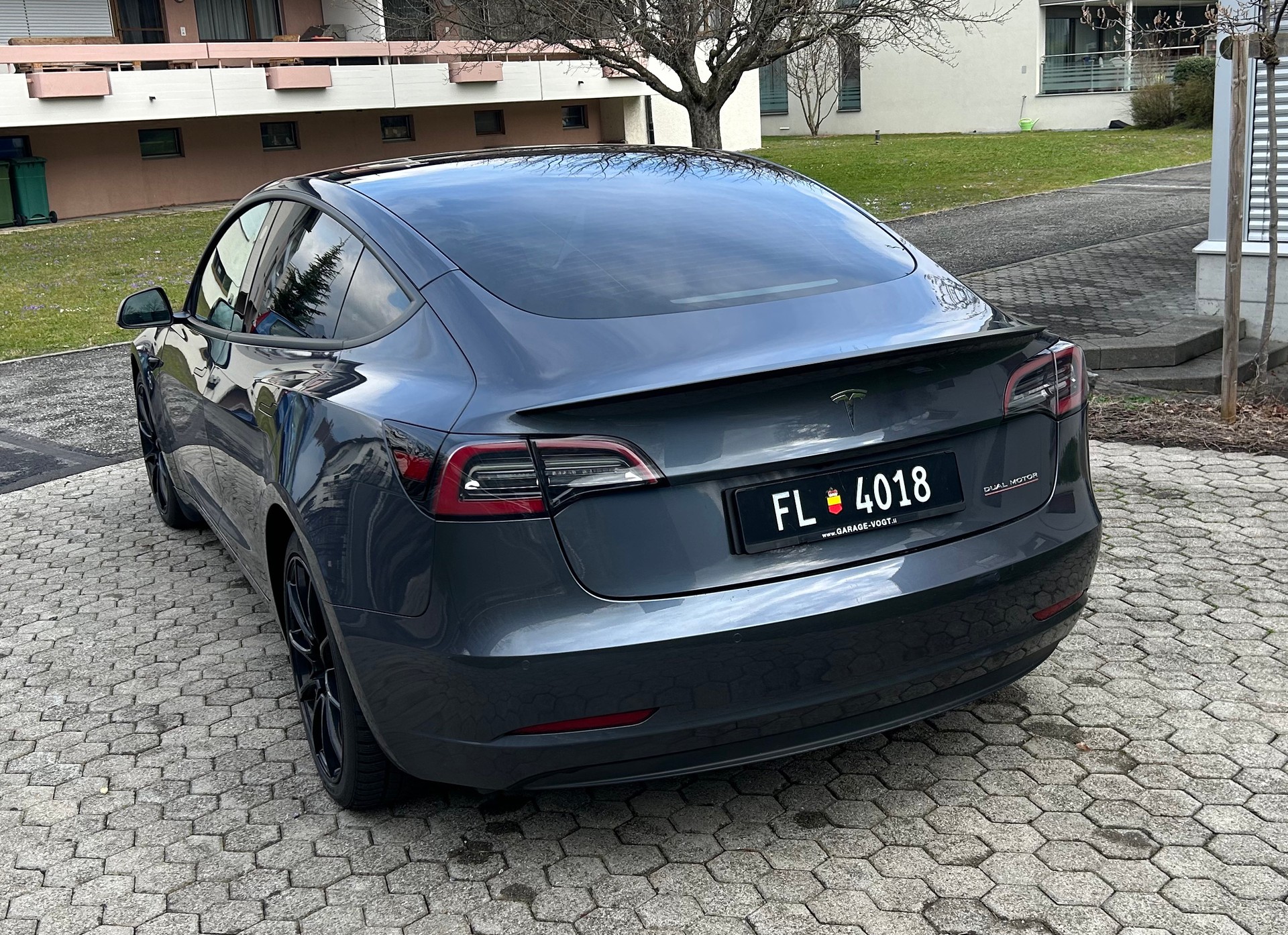 TESLA Model 3 Performance Dual Motor AWD-image-2