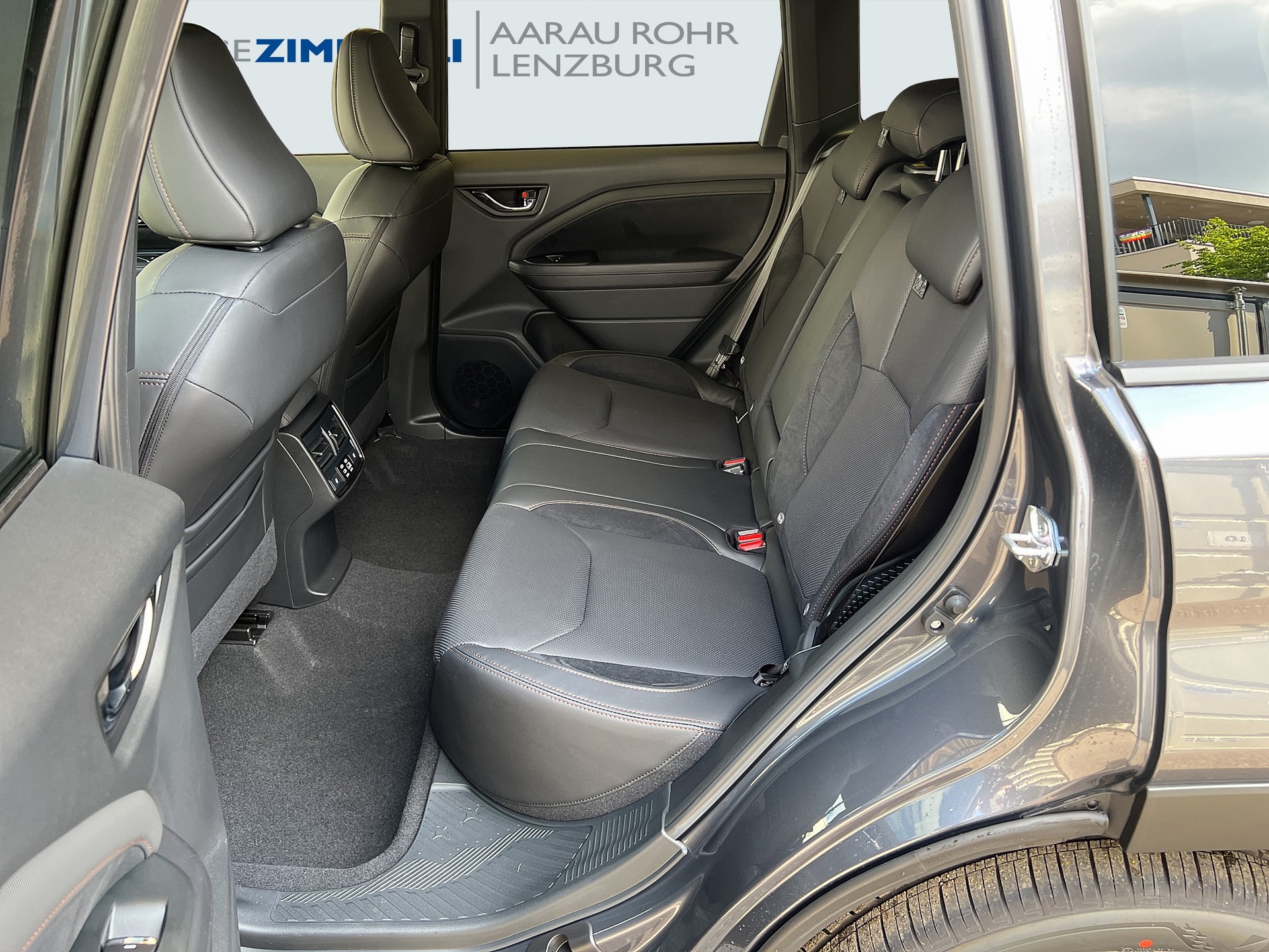 SUBARU Forester 2.0i e-Boxer Luxury Lineartronic-image-9