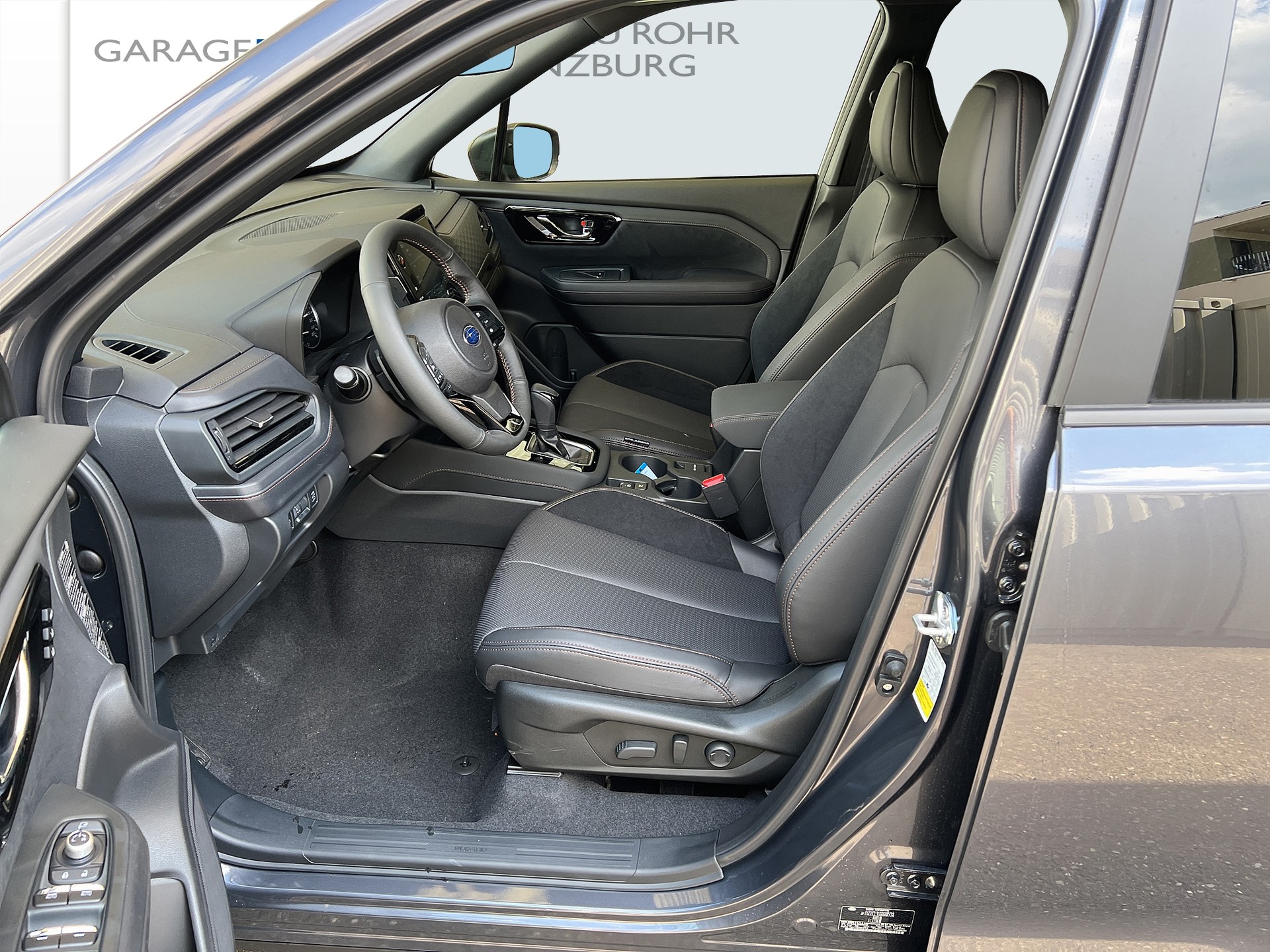 SUBARU Forester 2.0i e-Boxer Luxury Lineartronic-image-7