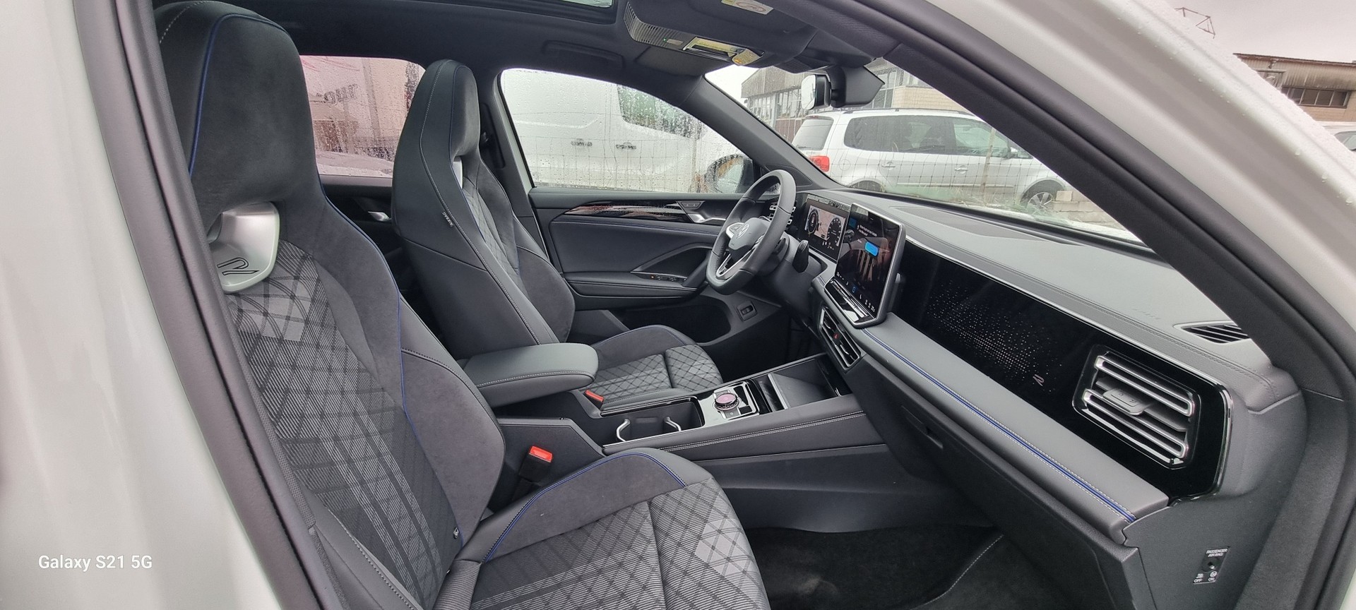 VW Tiguan 2.0 TDI SCR R-Line 4Motion DSG-image-9