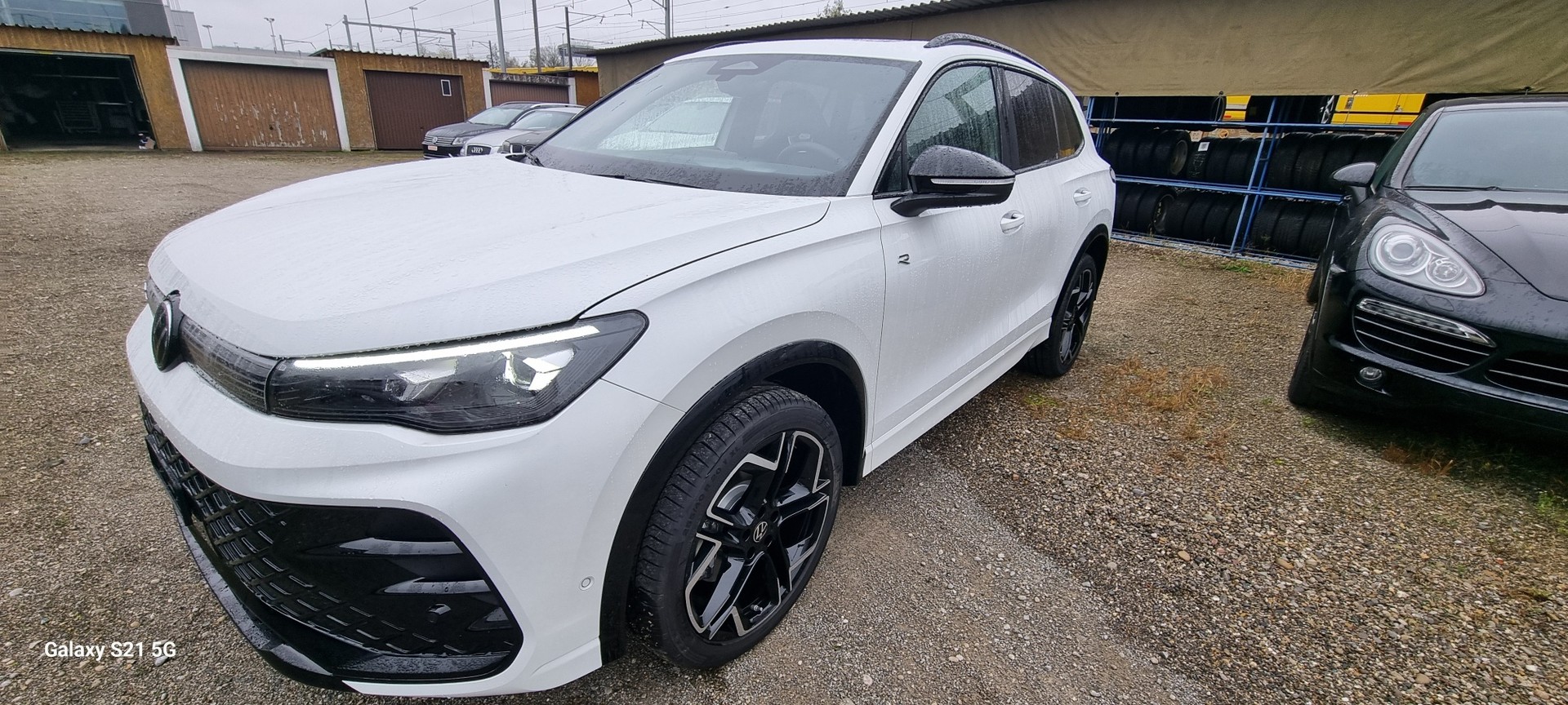 VW Tiguan 2.0 TDI SCR R-Line 4Motion DSG-image-4