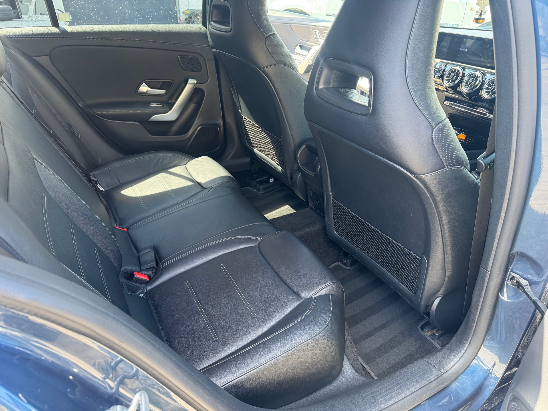MERCEDES-BENZ A 250 AMG Line 7G-DCT-image-9