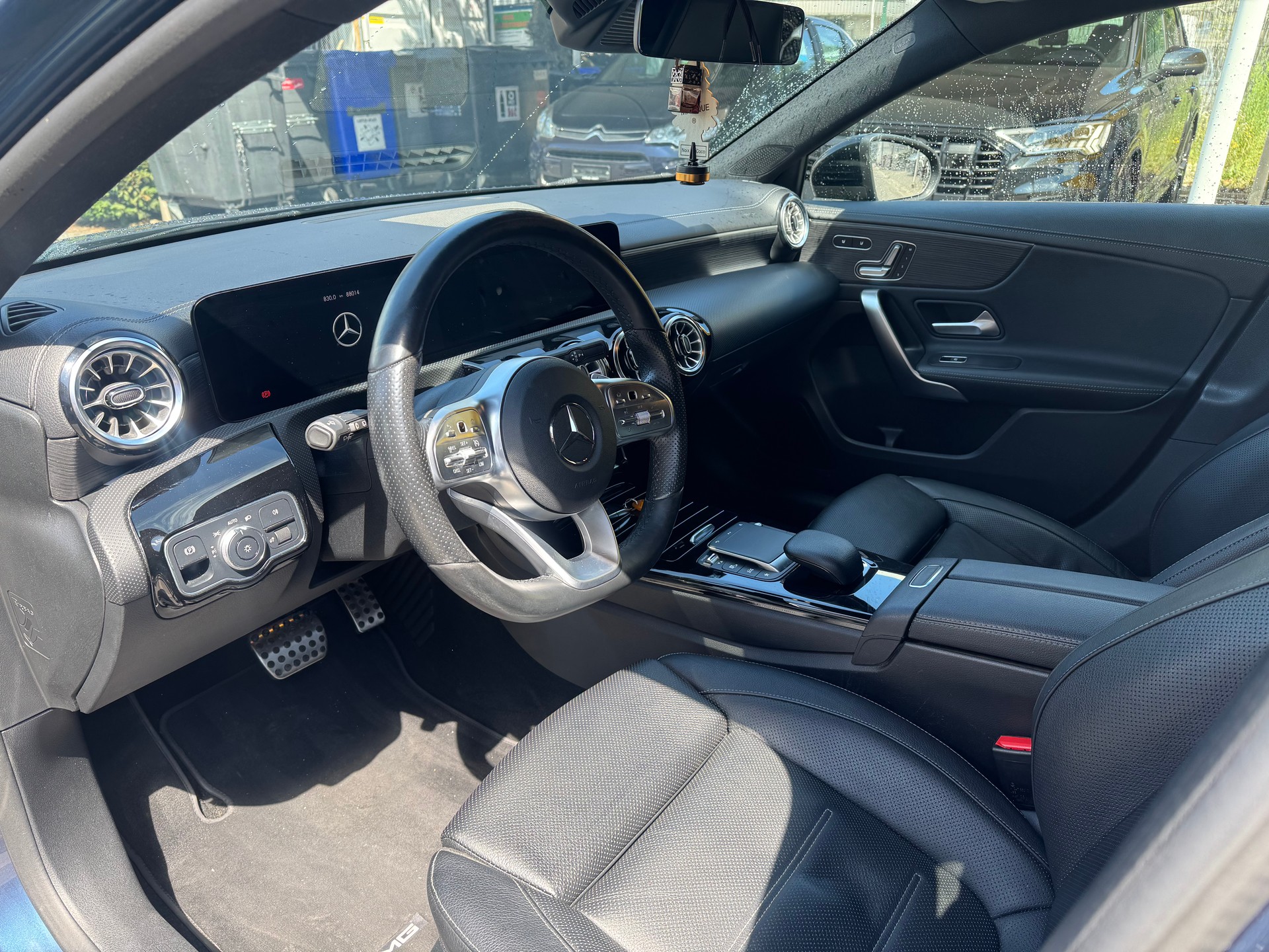 MERCEDES-BENZ A 250 AMG Line 7G-DCT-image-7