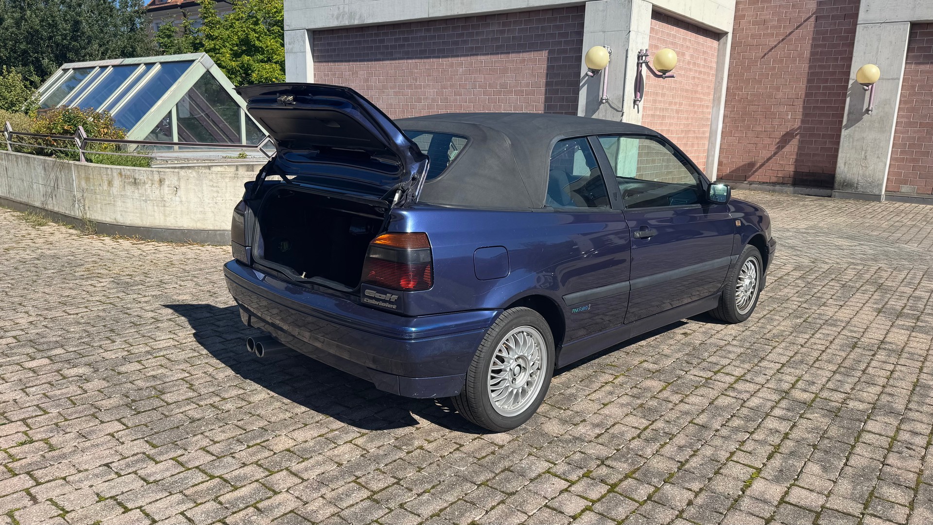 VW Golf Cabriolet 2000 Pink Floyd-image-3