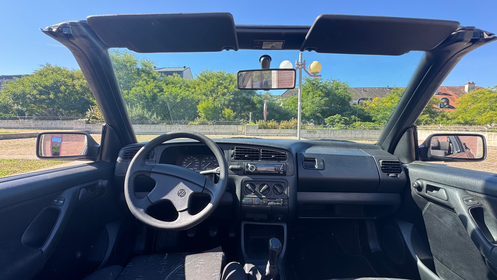VW Golf Cabriolet 2000 Pink Floyd-image-5