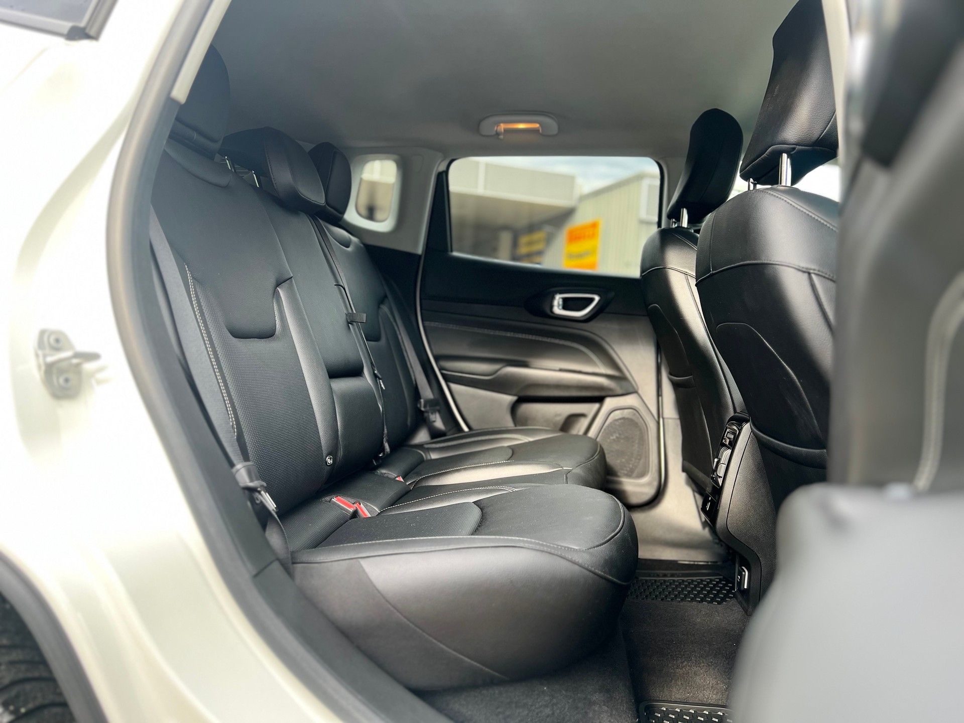JEEP Compass 1.3 T PHEV S Plus AWD-image-14