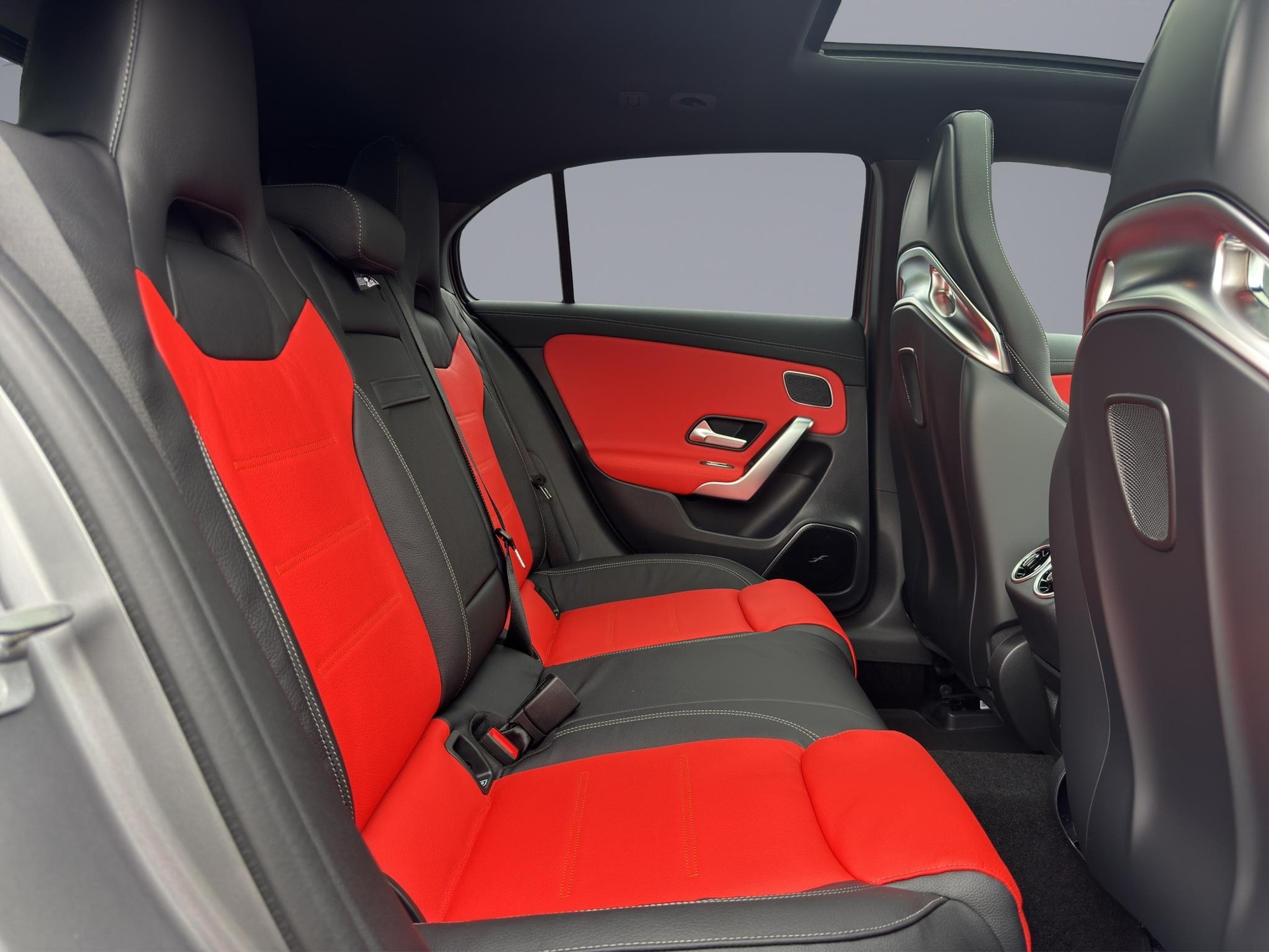 MERCEDES-BENZ A 45 S AMG 4matic+-image-16