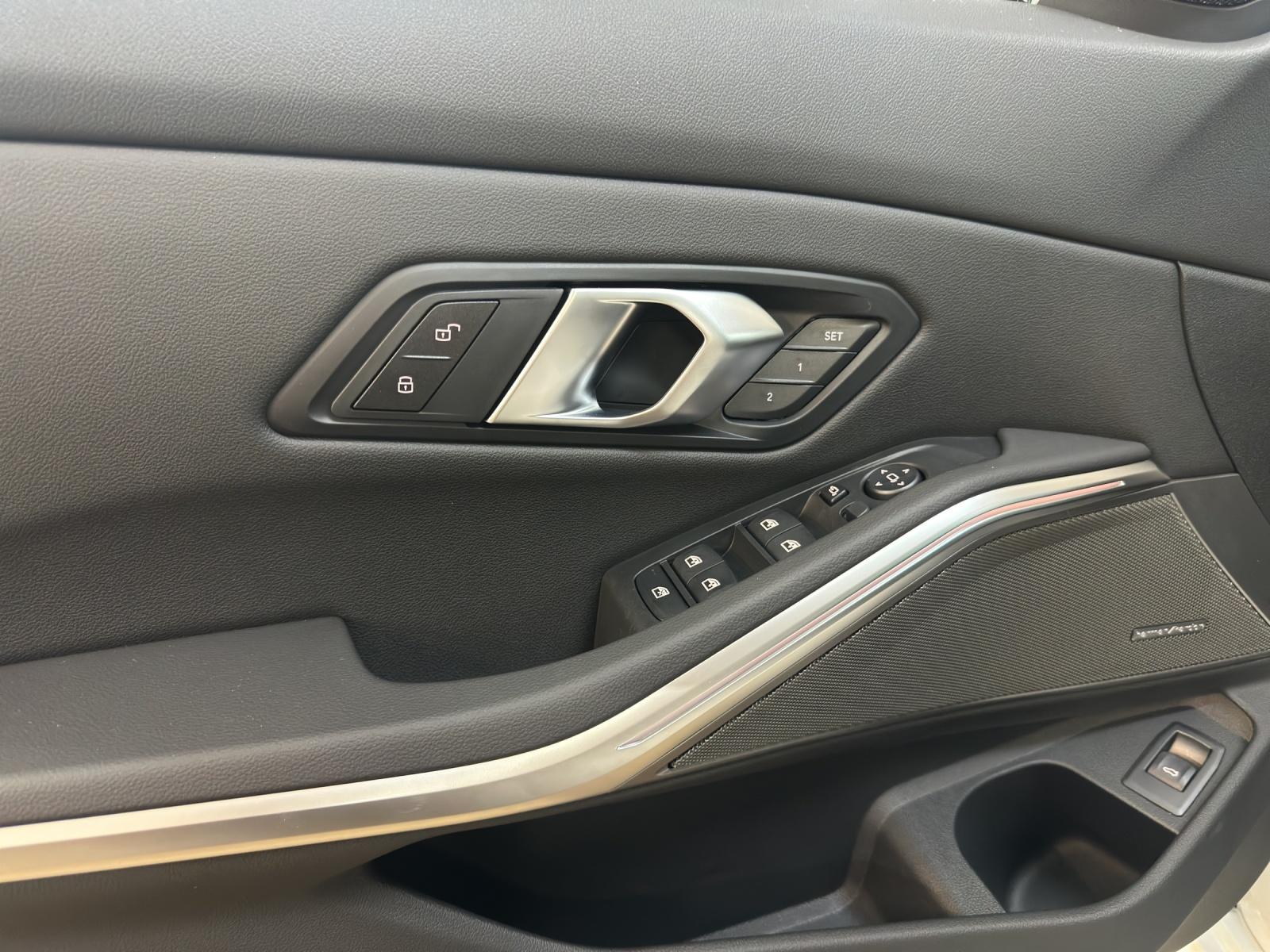 BMW 320d xDrive Touring-image-9