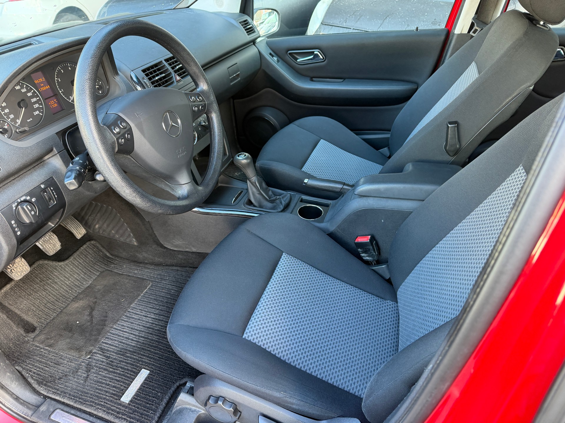 MERCEDES-BENZ A 150 Classic-image-5