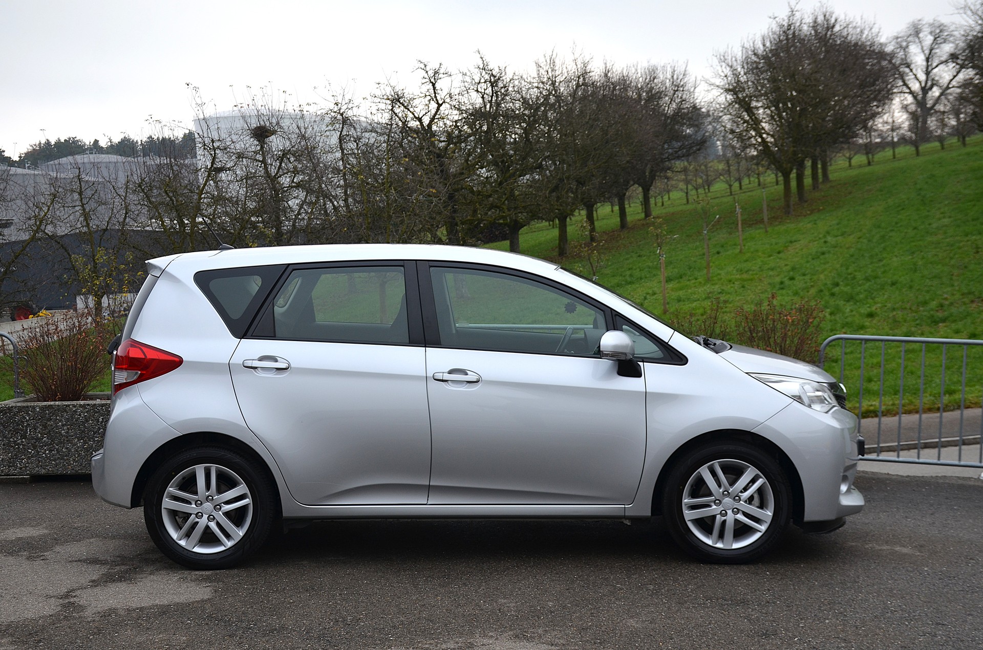 SUBARU Trezia 1.4D Swiss Automatic-image-2