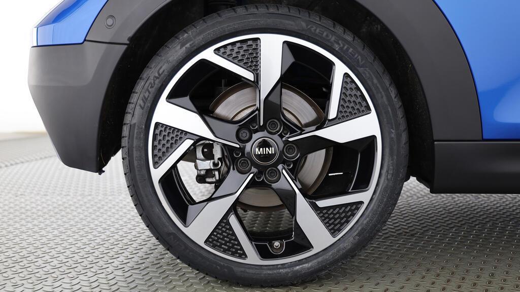 MINI Cooper S Cabrio-image-7