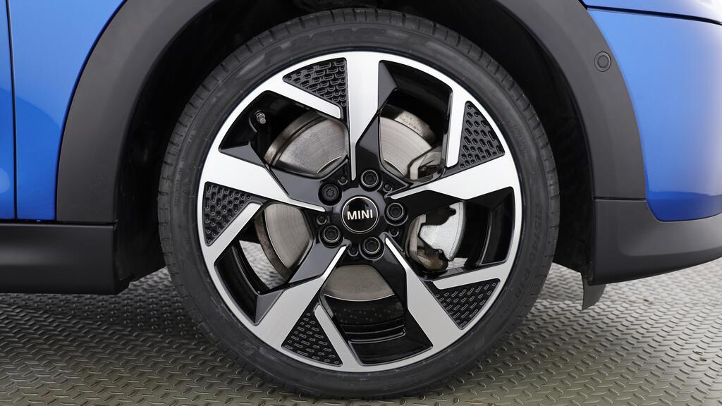 MINI Cooper S Cabrio-image-9