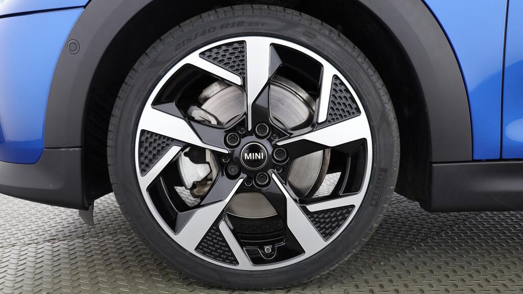 MINI Cooper S Cabrio-image-10